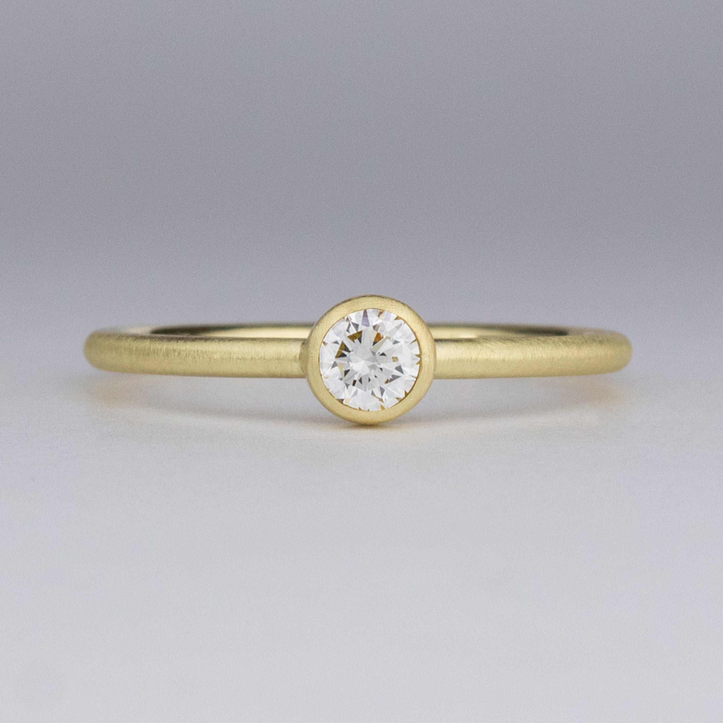 Goldring mit Diamant