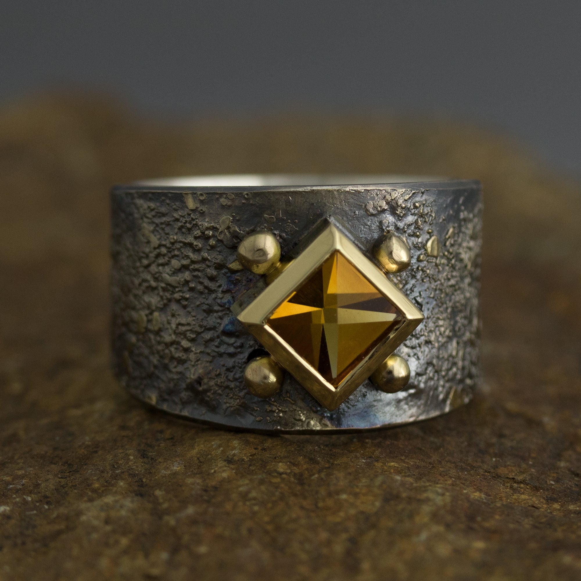 Gr. 60 - Citrincarre, Silberring geschwärzt, Goldauflage