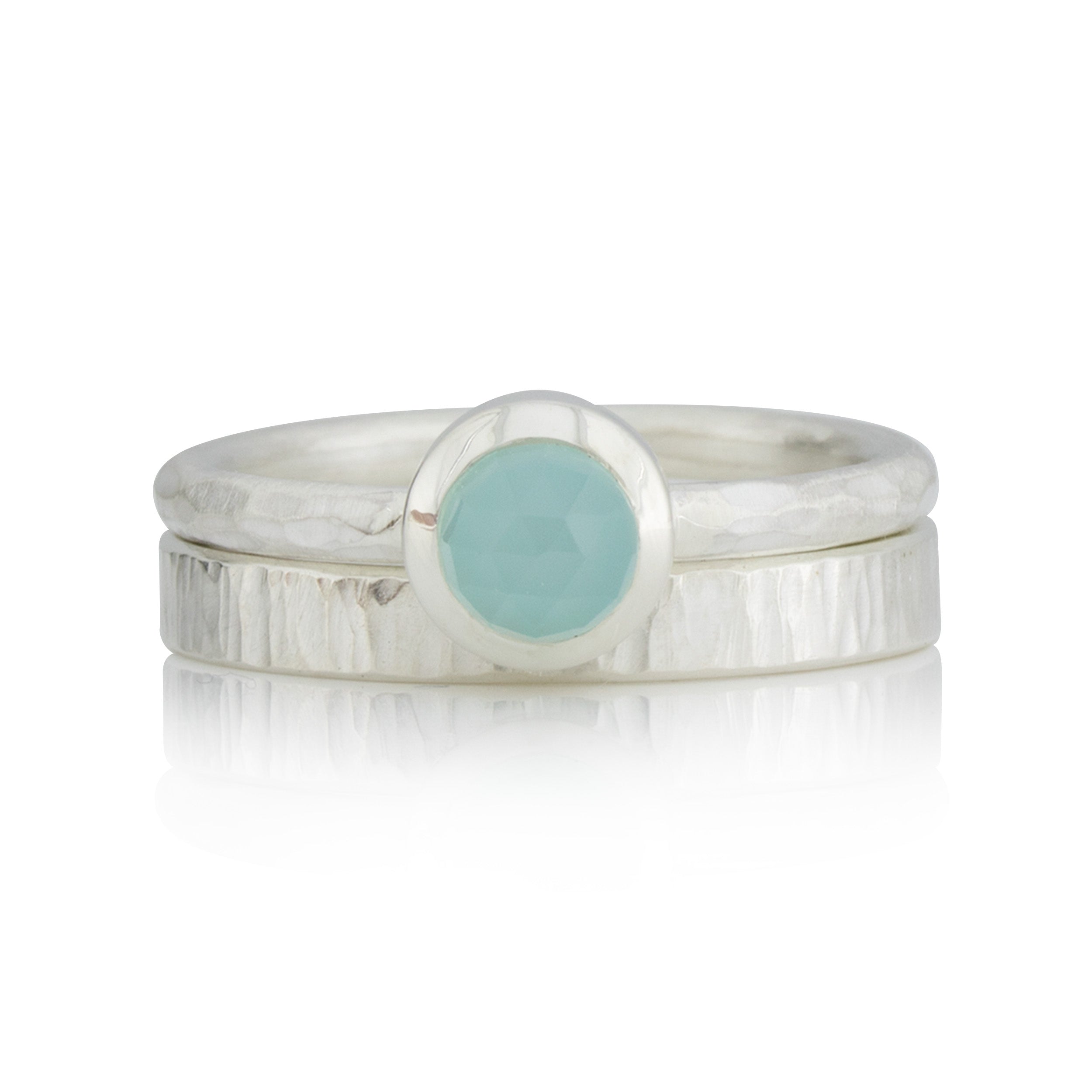 2 Silberringe im Set: quer geschmiedeter Ring, Chalcedonring