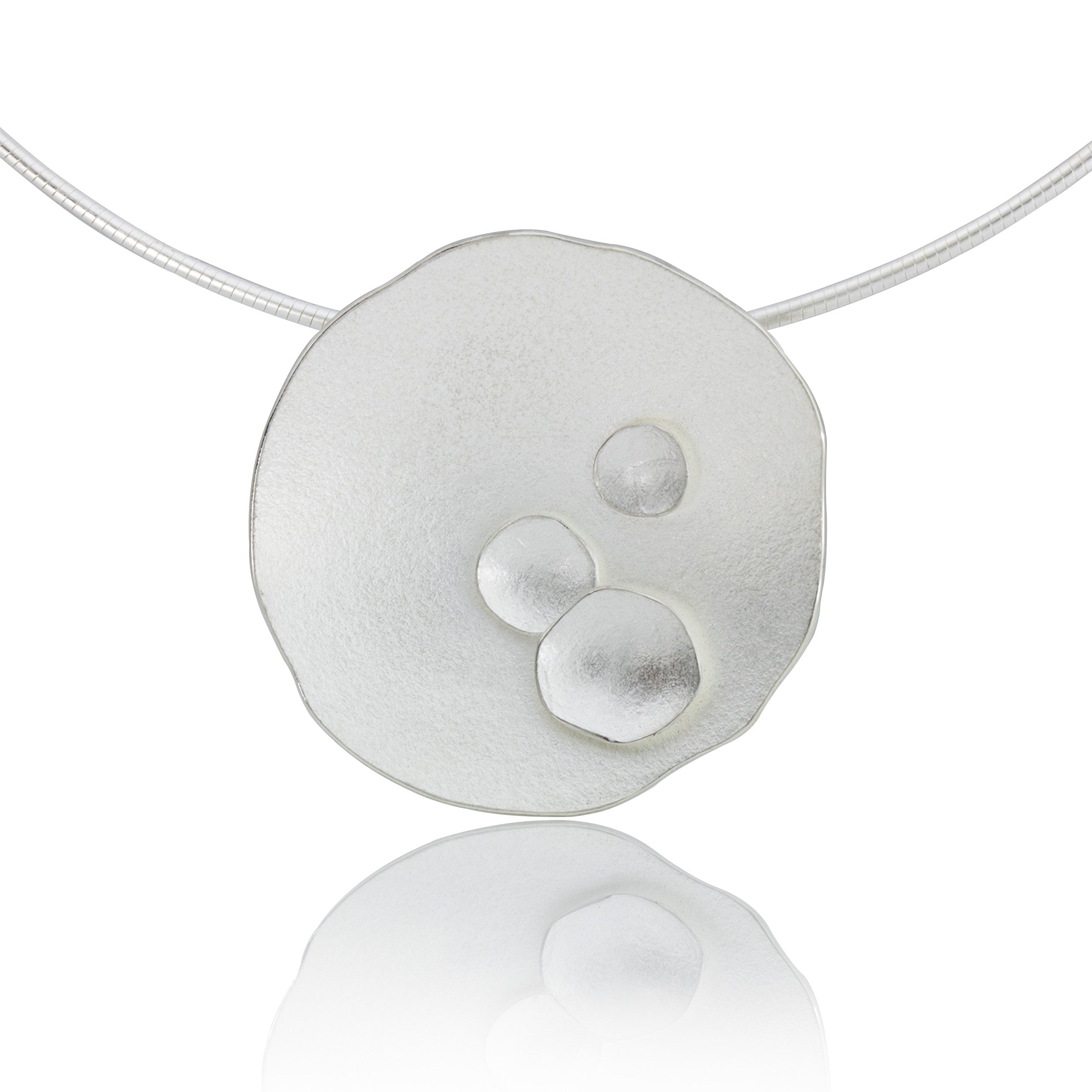 Unregelmäßiger Anhänger mit Omega-Kette