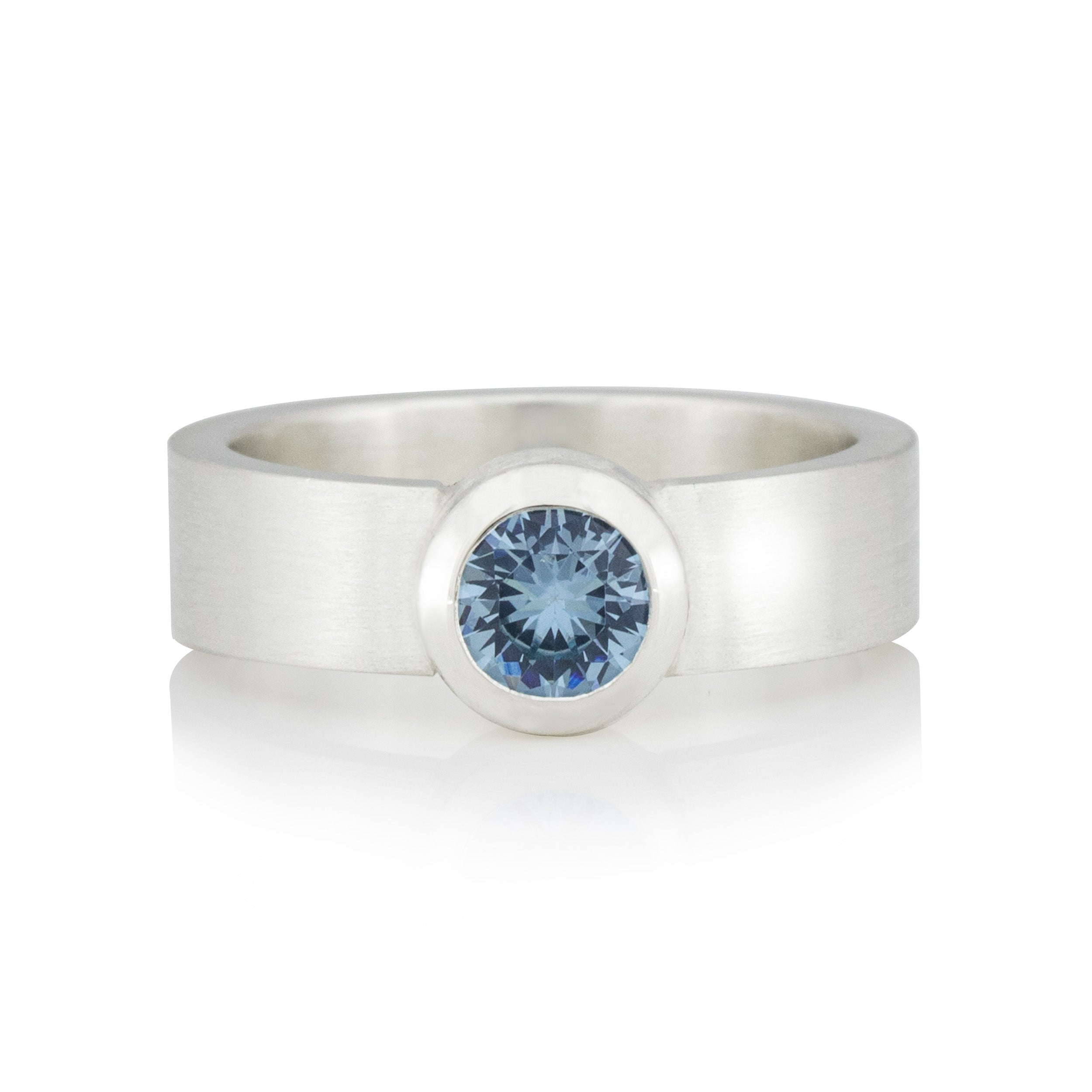 Geradliniger Ring mit Edelstein, blau