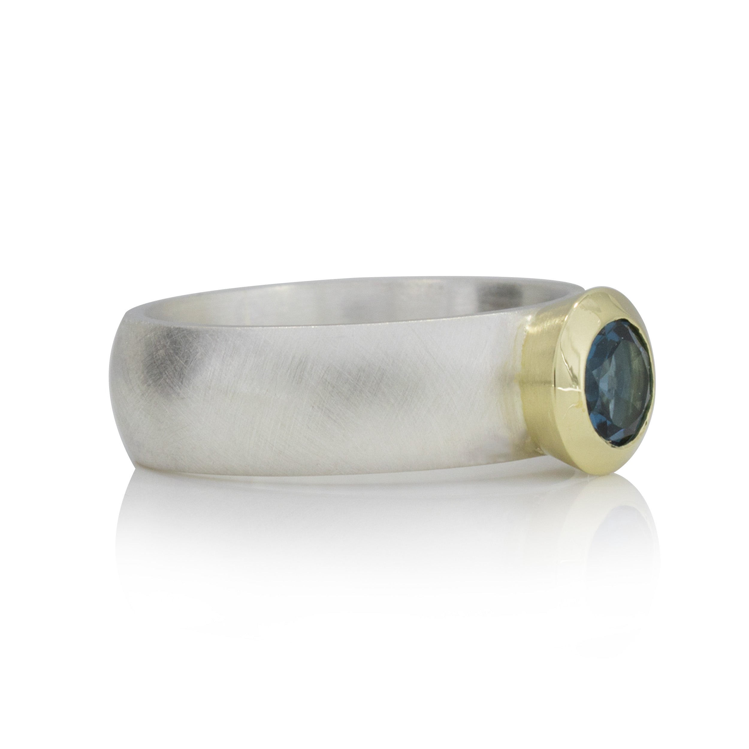 Ring mit Londonblue - Topas, Goldfassung