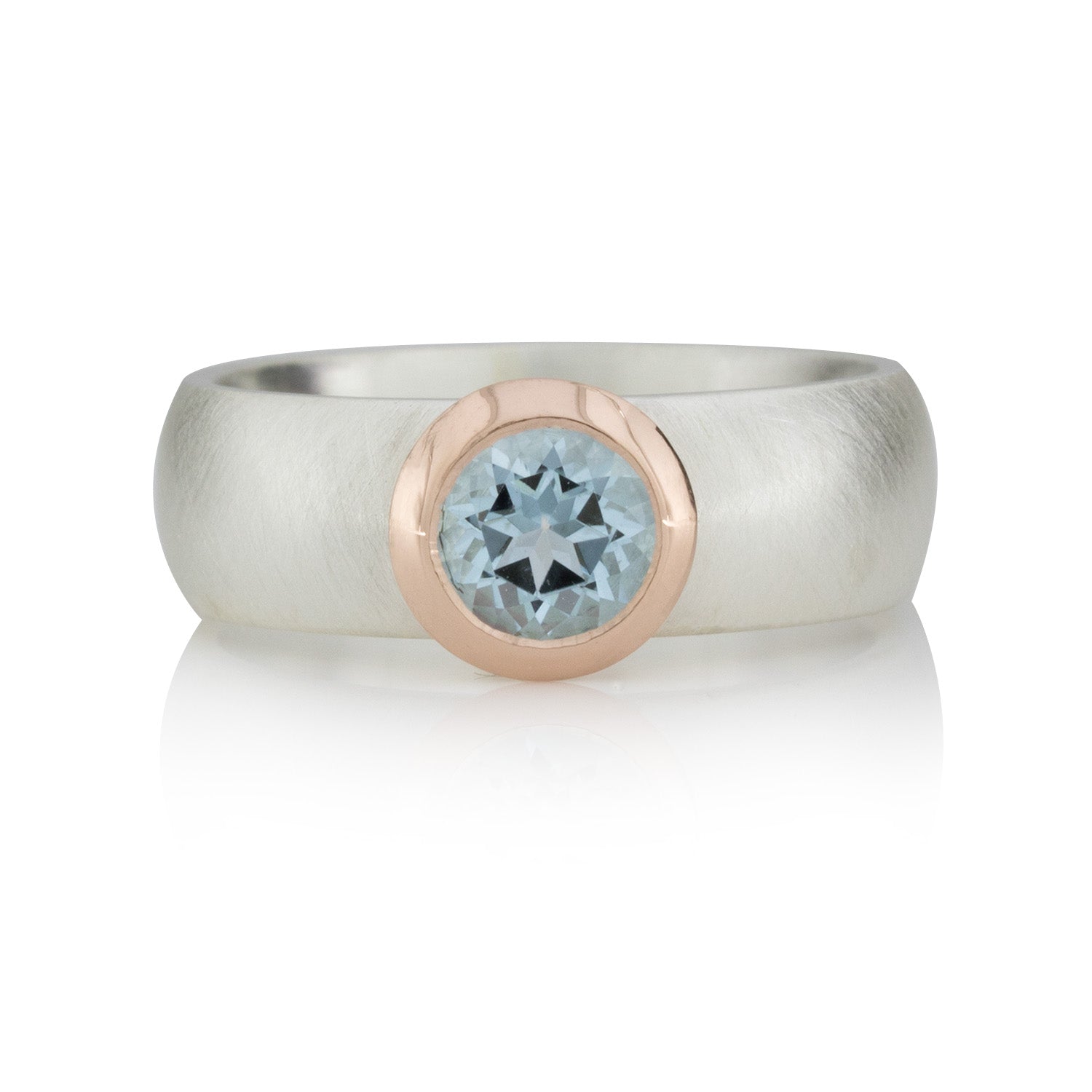Ring mit hellblauem Topas - Rotgoldfassung