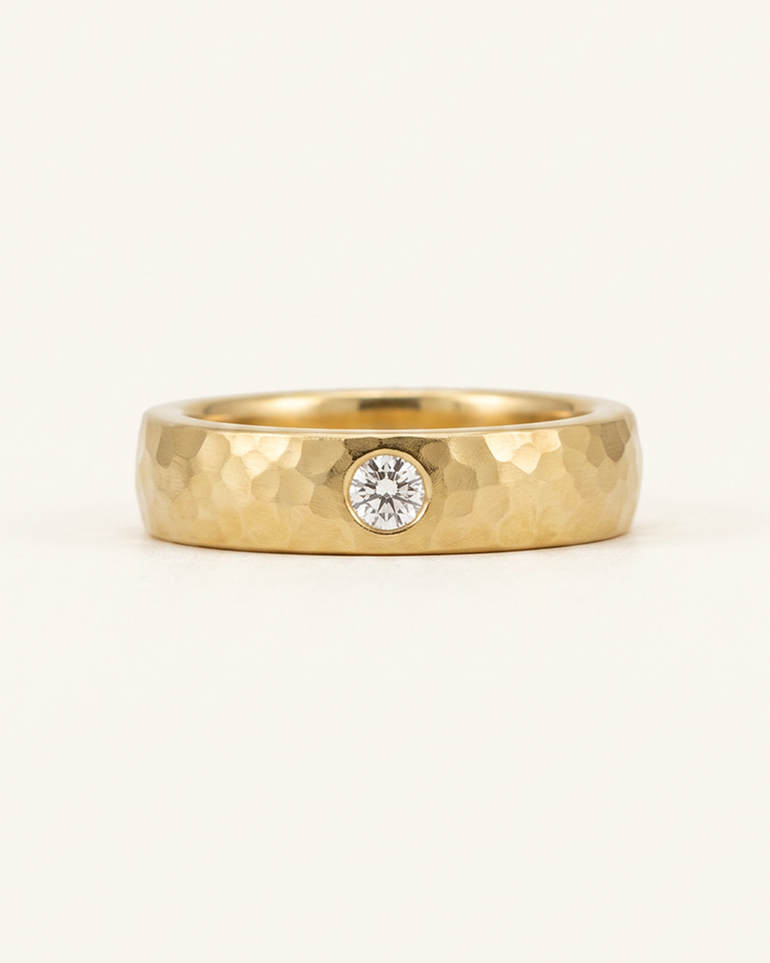 Geschmiedeter Diamantring mit Diamant