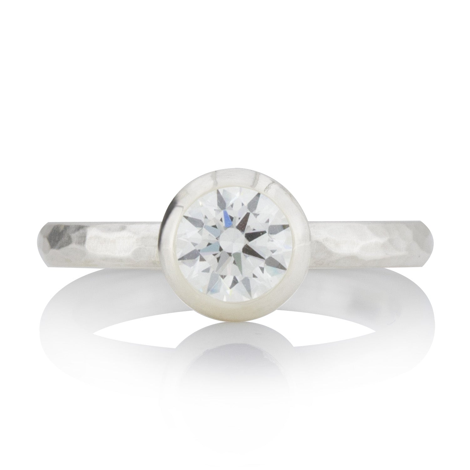 Silberring mit geschmiedeter Ringschiene, weißer Topas