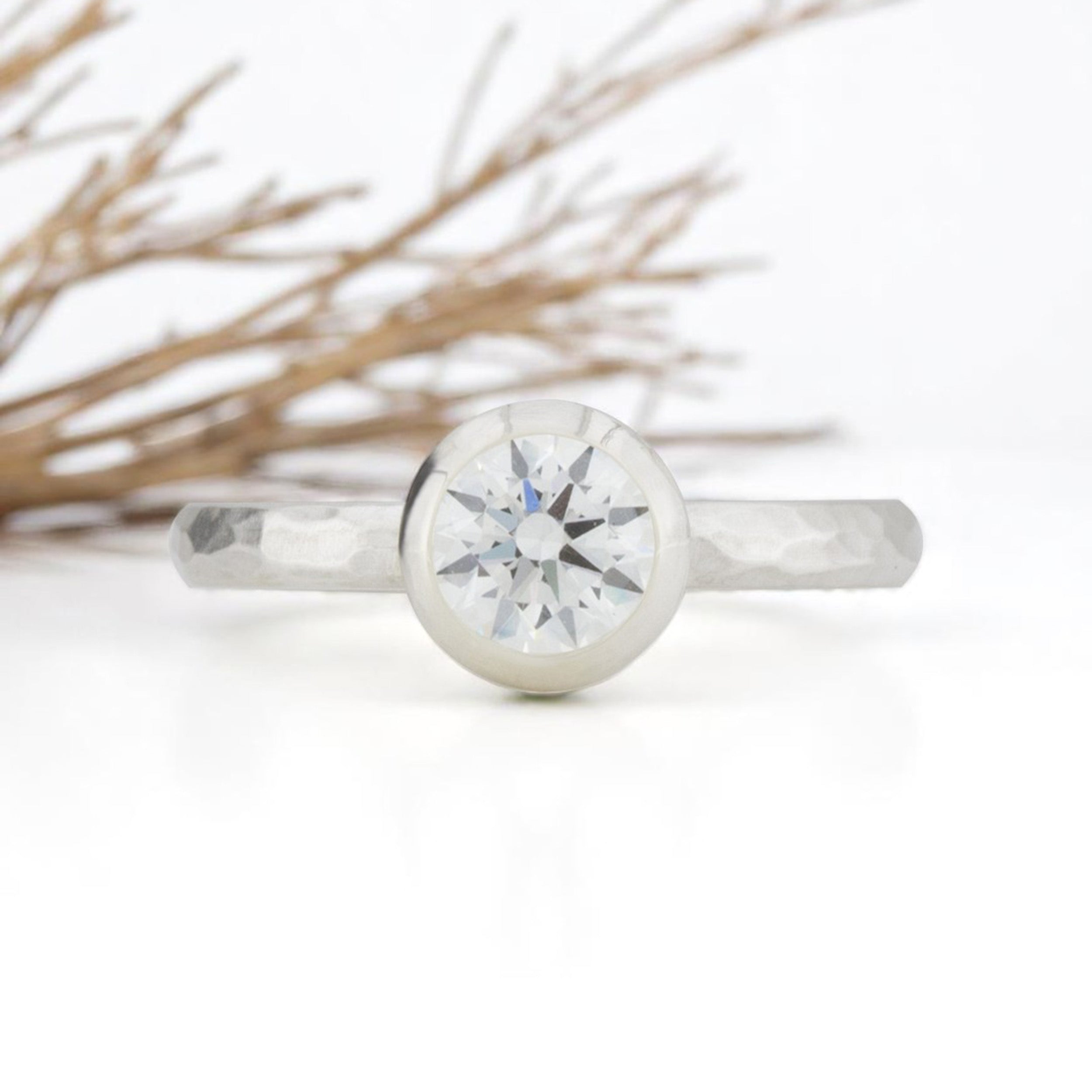 Geschmiedeter Silberring mit Topas, weiß, 6 mm