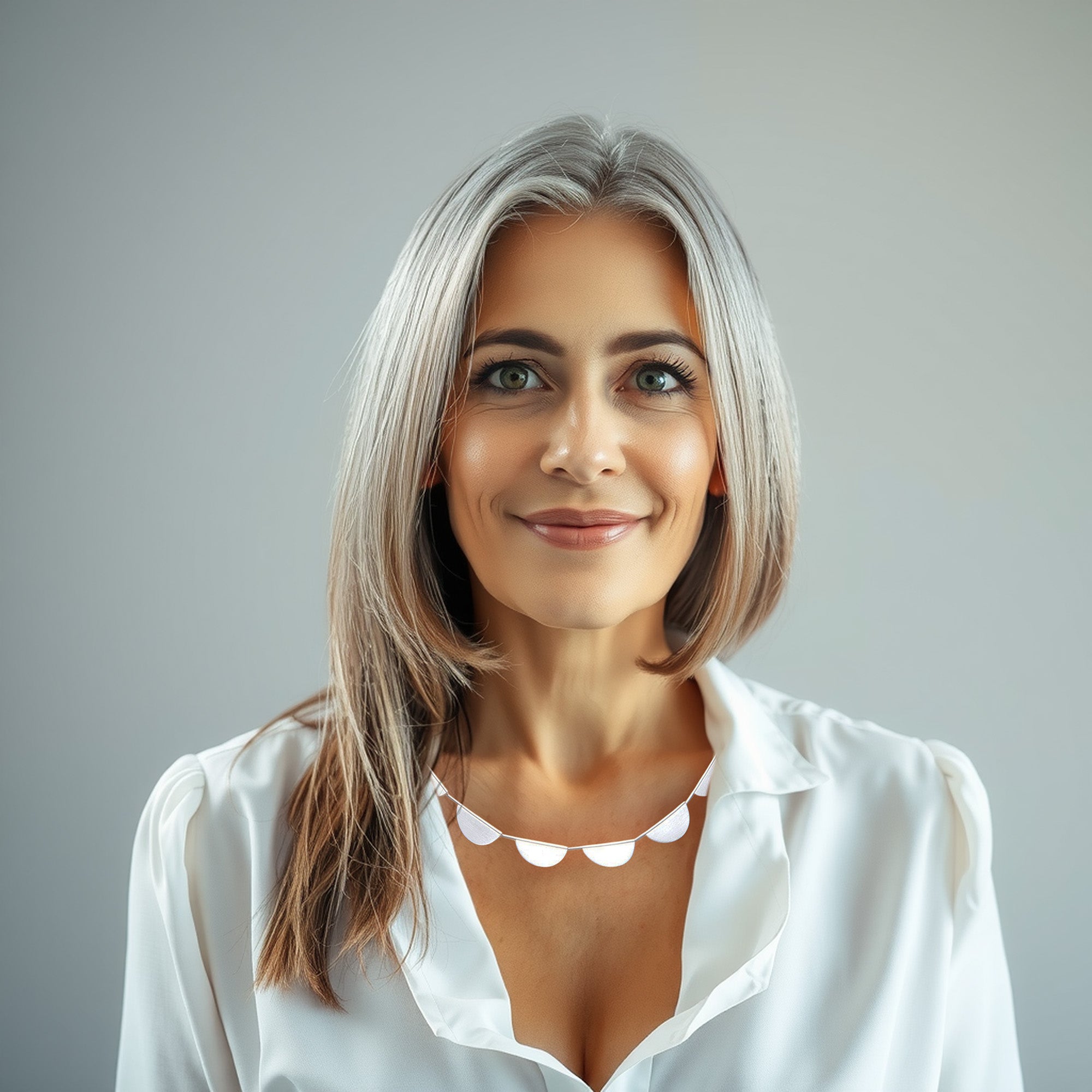 Halsschmuck von KELIM, Collier mit halbkreisförmigen Elementen