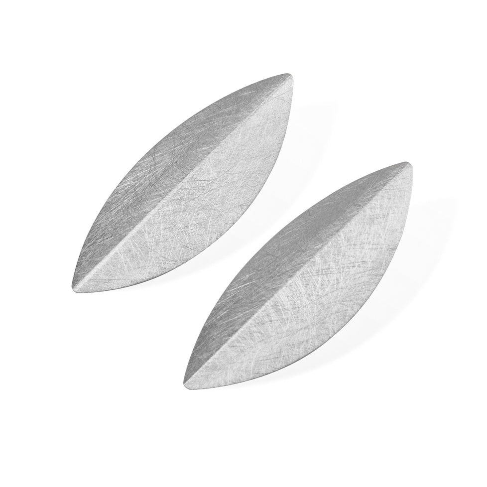 ZAREMSKI - Große Ohrstecker in Blattform, Silber