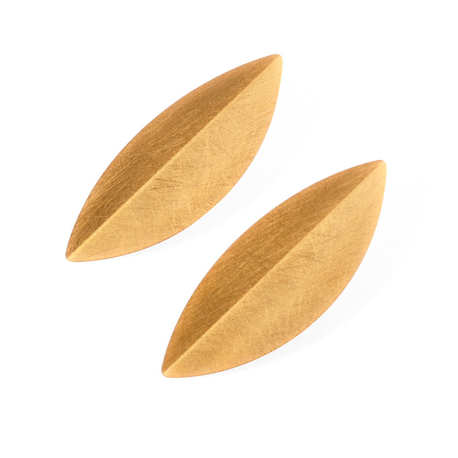 ZAREMSKI - Große Ohrstecker in Blattform, vergoldet