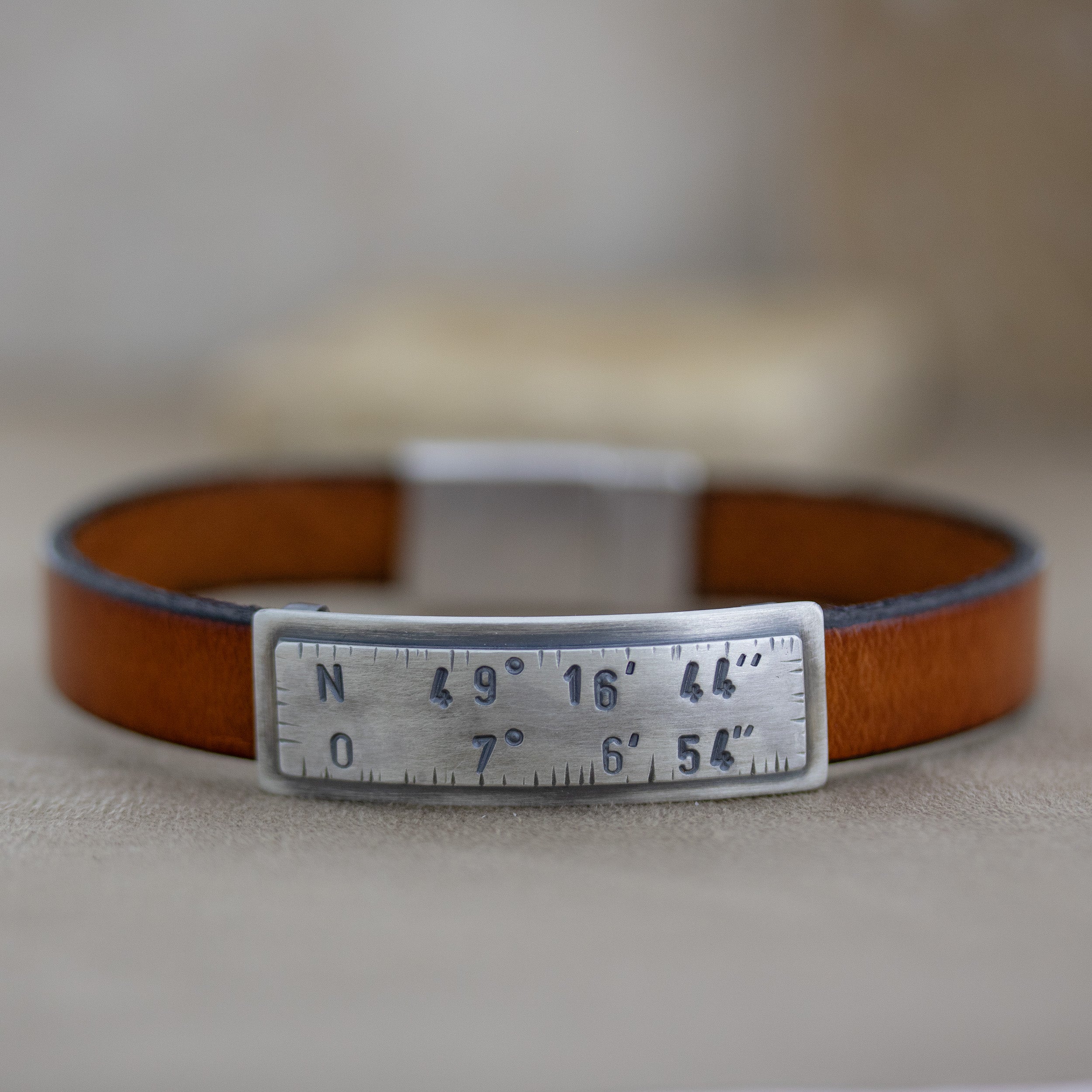 Armband mit Koordinaten, Leder