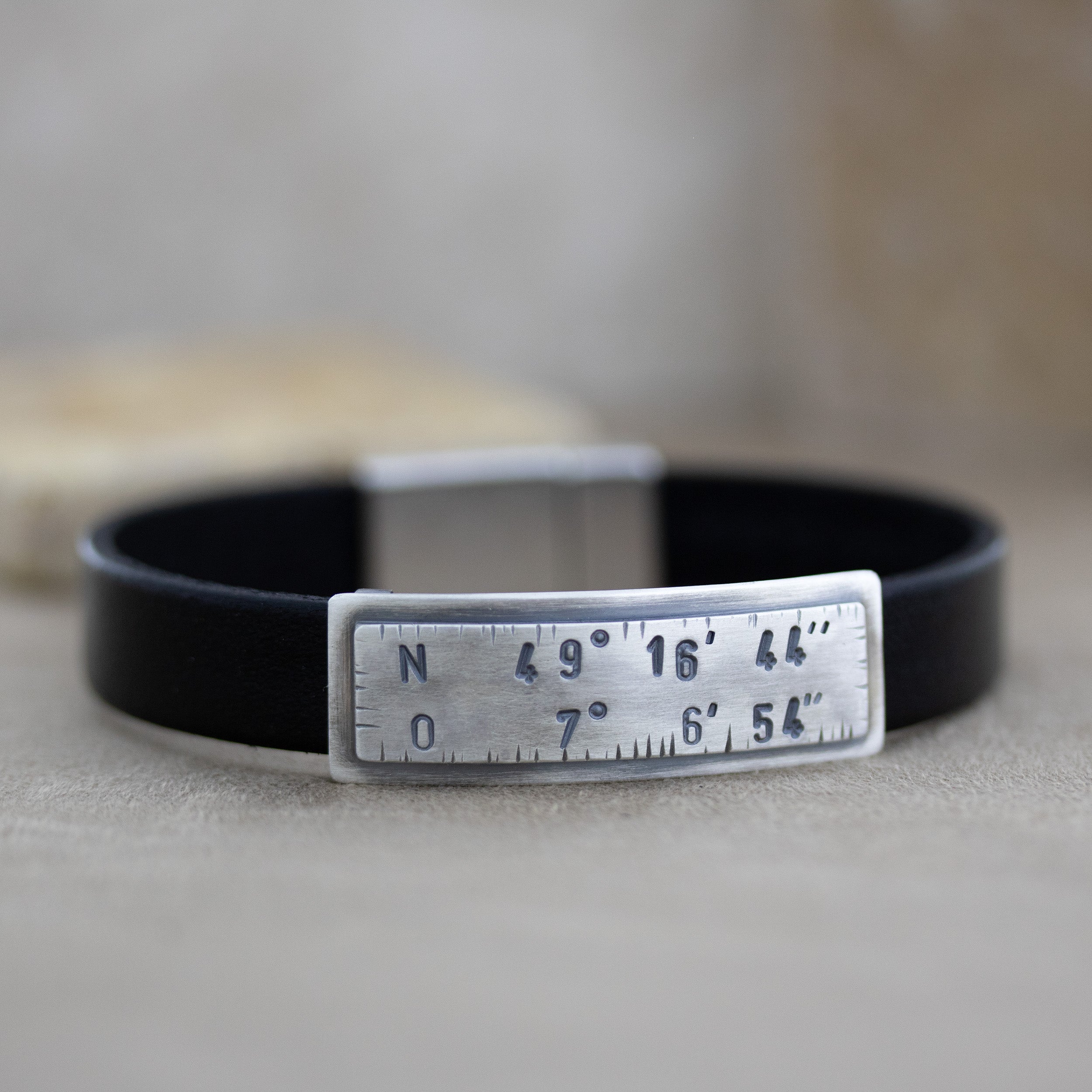 Armband mit Koordinaten, Leder