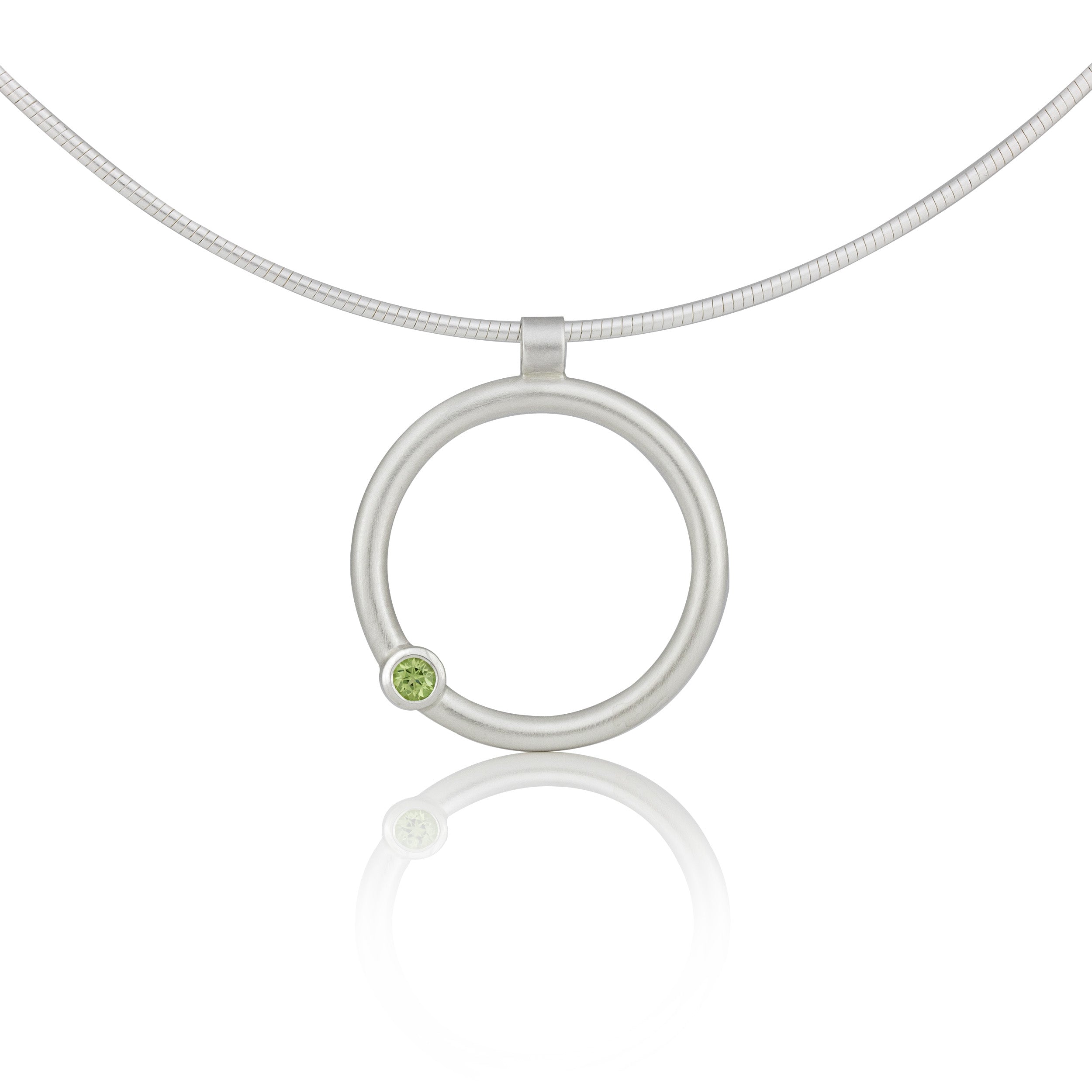 Anhänger mit Peridot mit Omegareif