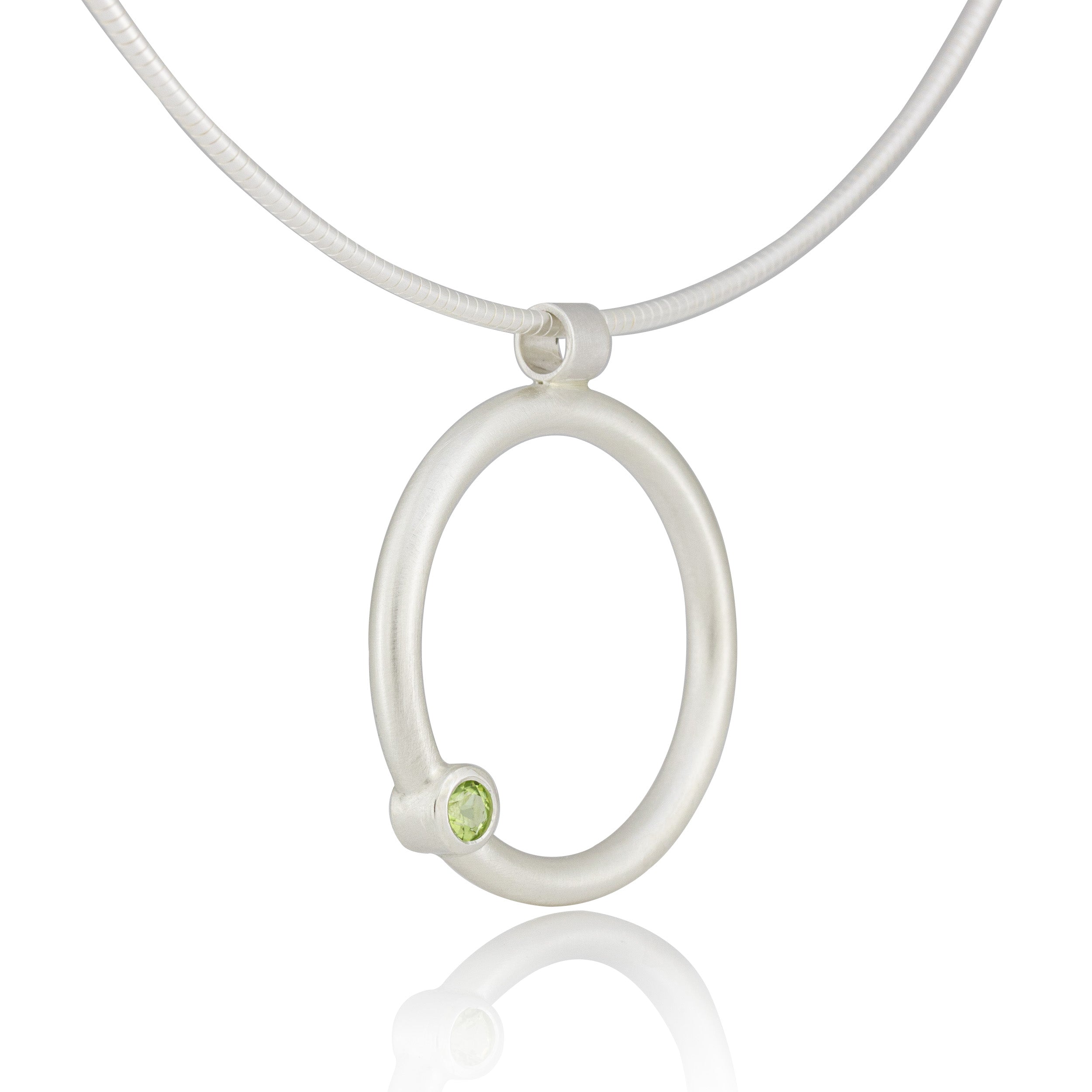 Anhänger mit Peridot mit Omegareif