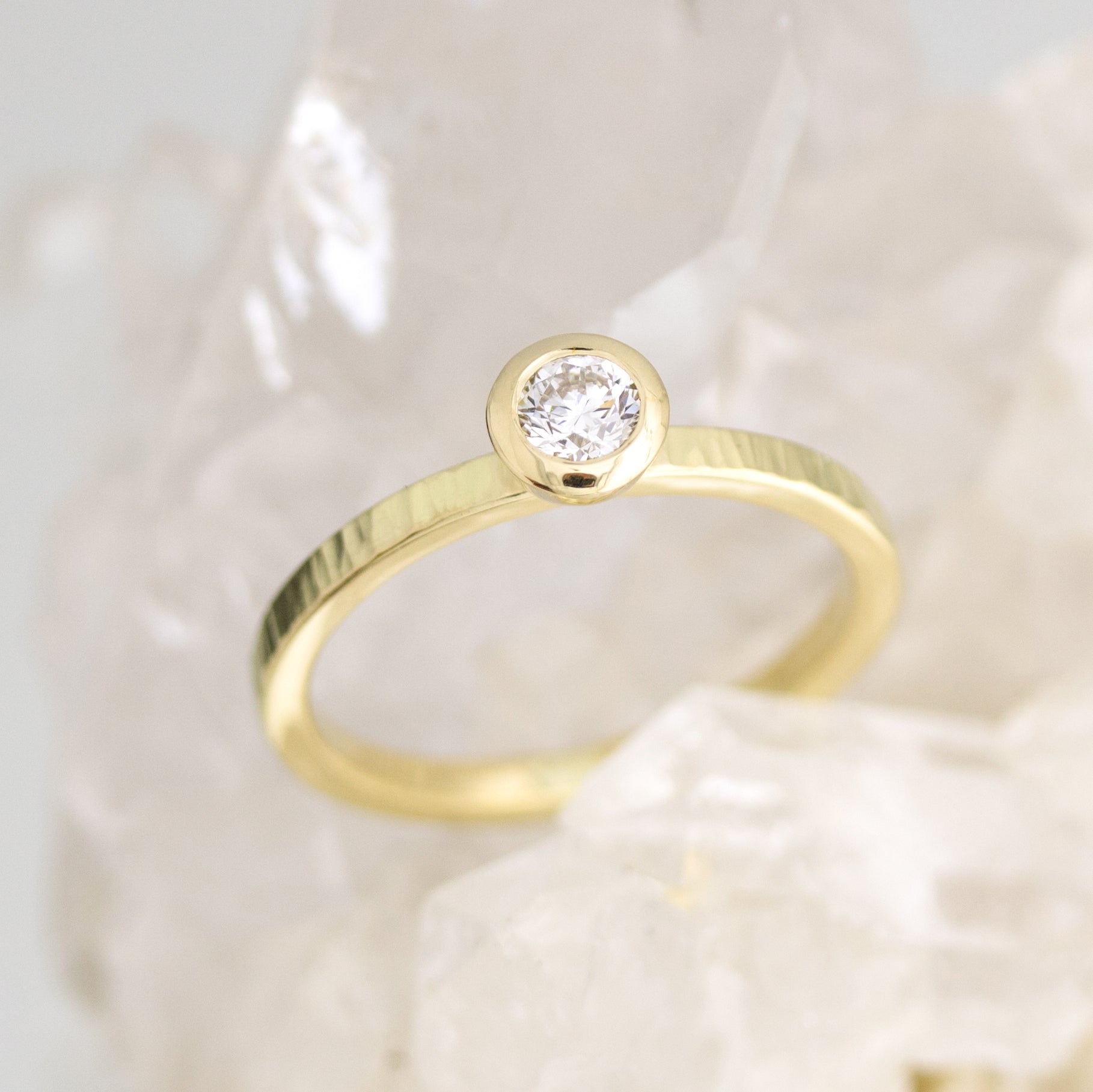 Ring Gelbgold 750/000 mit Diamant 0,25ct, geschmiedet