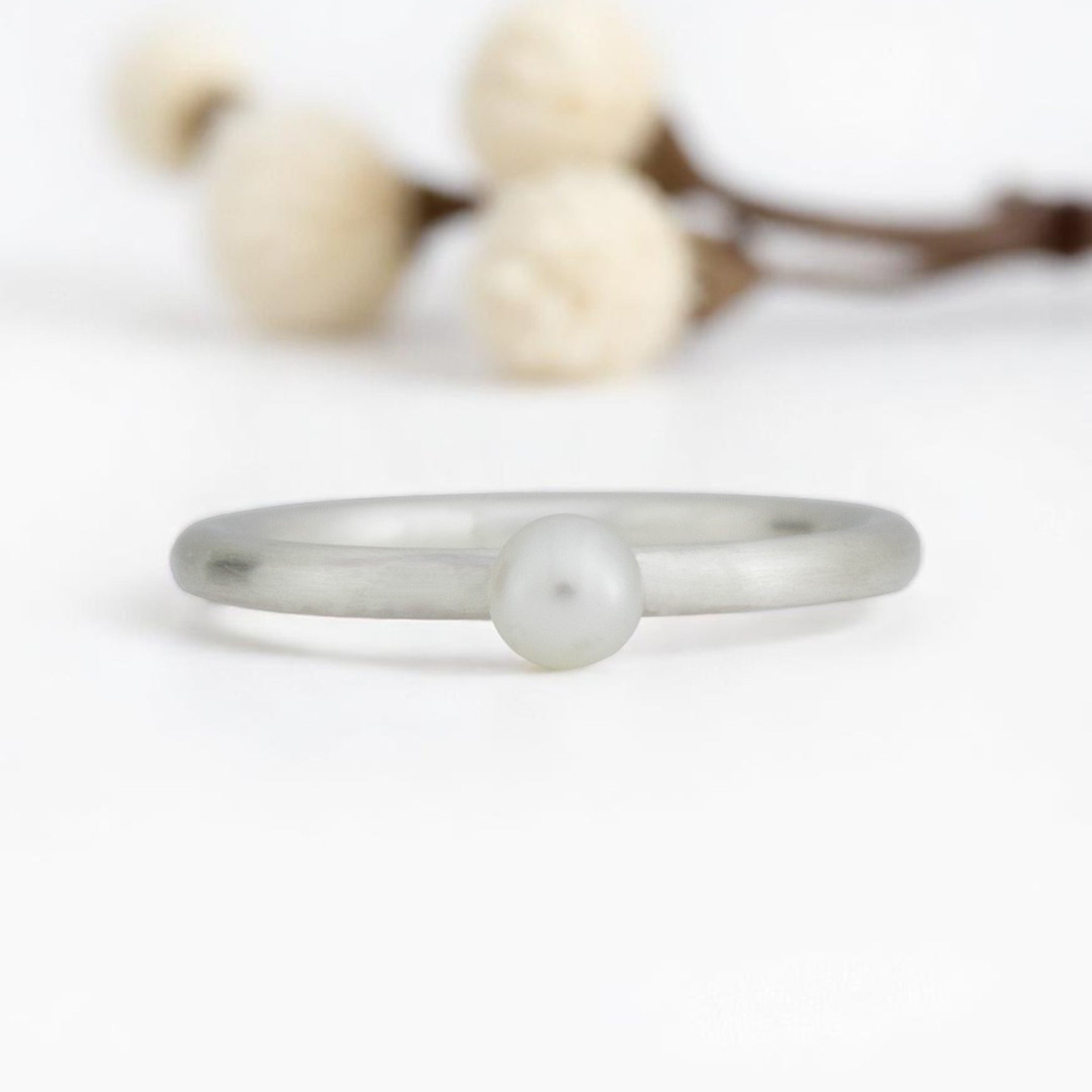 Eleganter, schmaler Silberring mit Perle