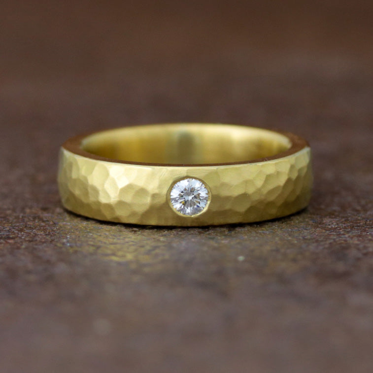 Geschmiedeter Diamantring mit Diamant