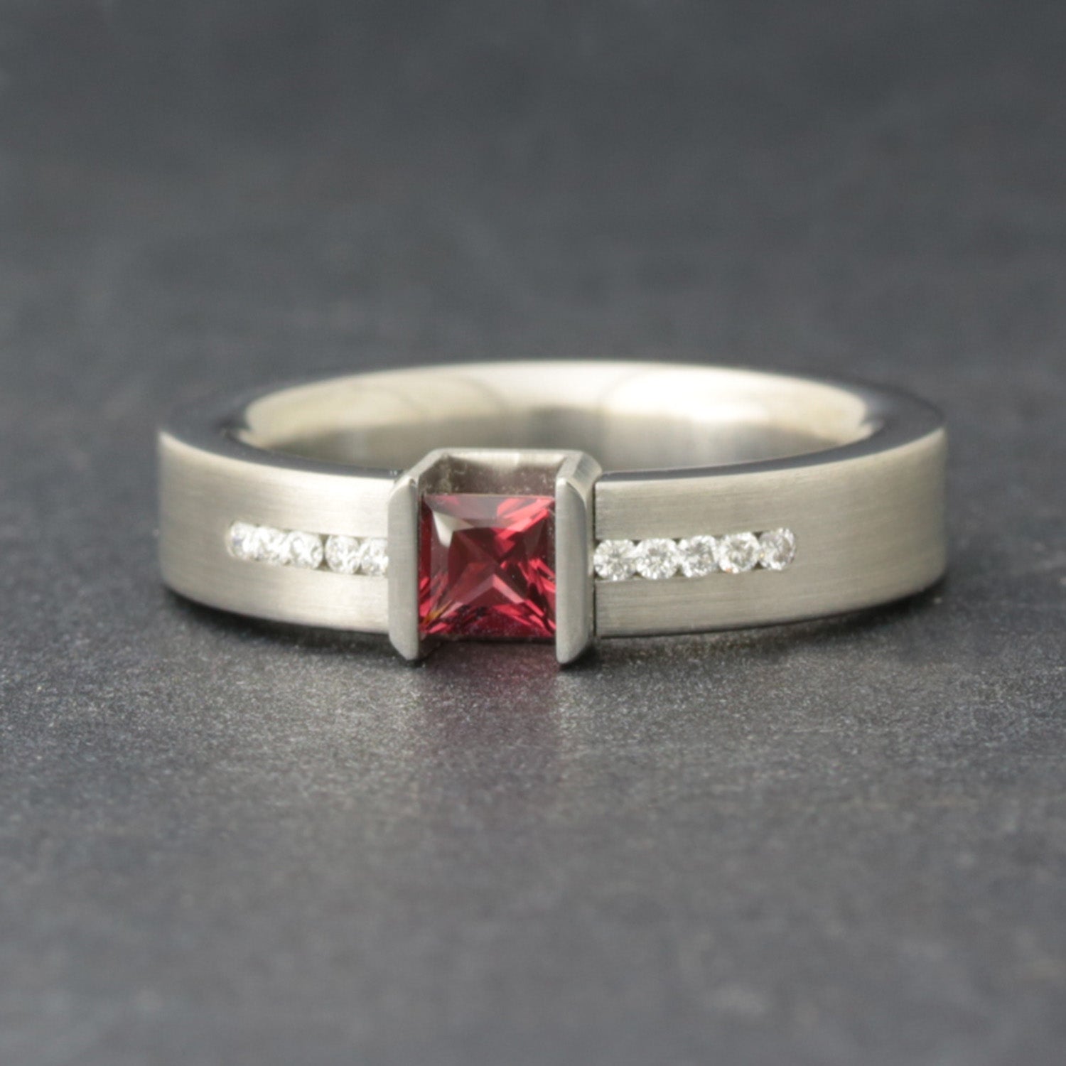 Edelsteinring CUBE4, Diamant, 10 Brillianten, Ringschiene 4,5 mm