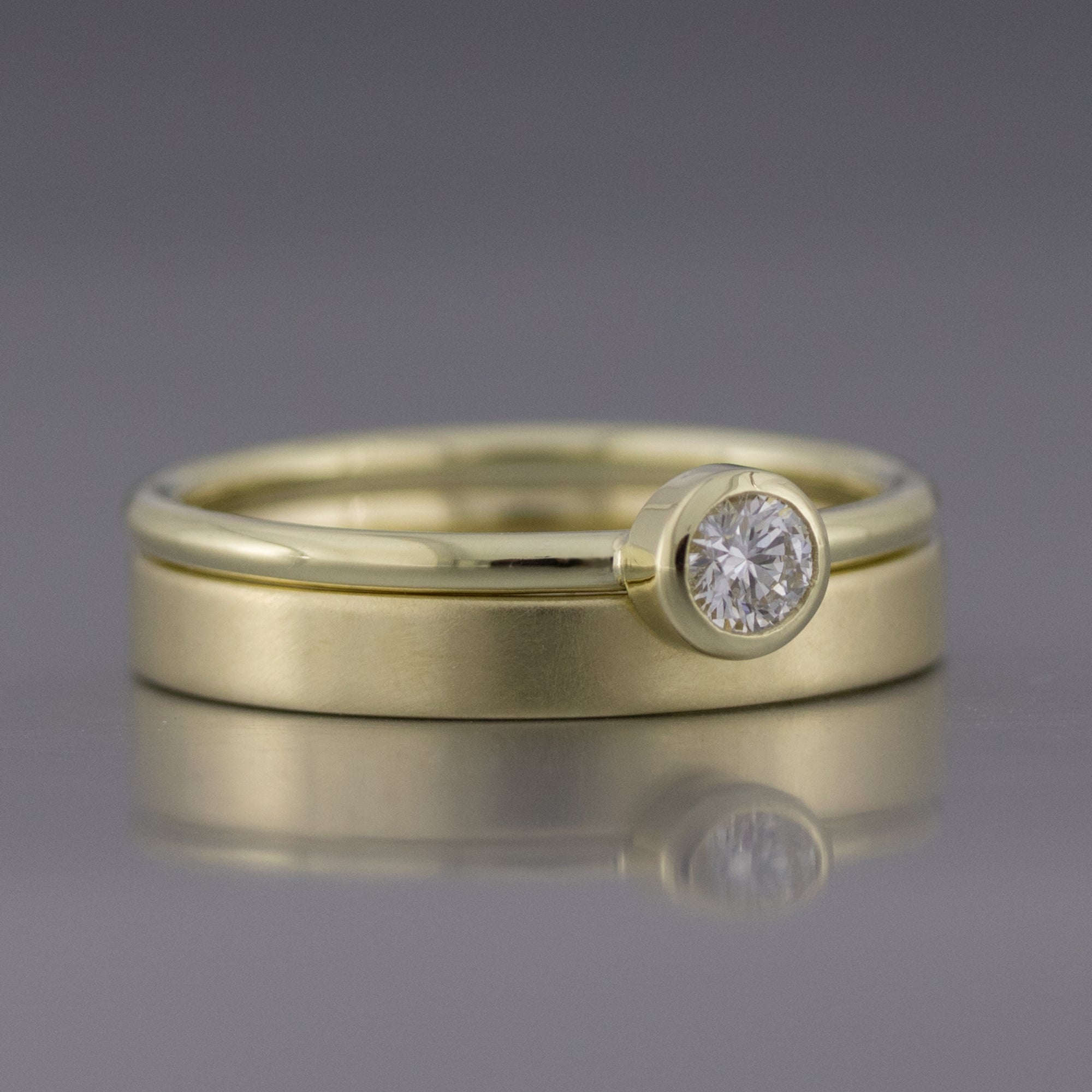 Trauring, Damenring mit Vorsteckring. Ring mit Verlobungsring. Vorsteckring mit Diamant.