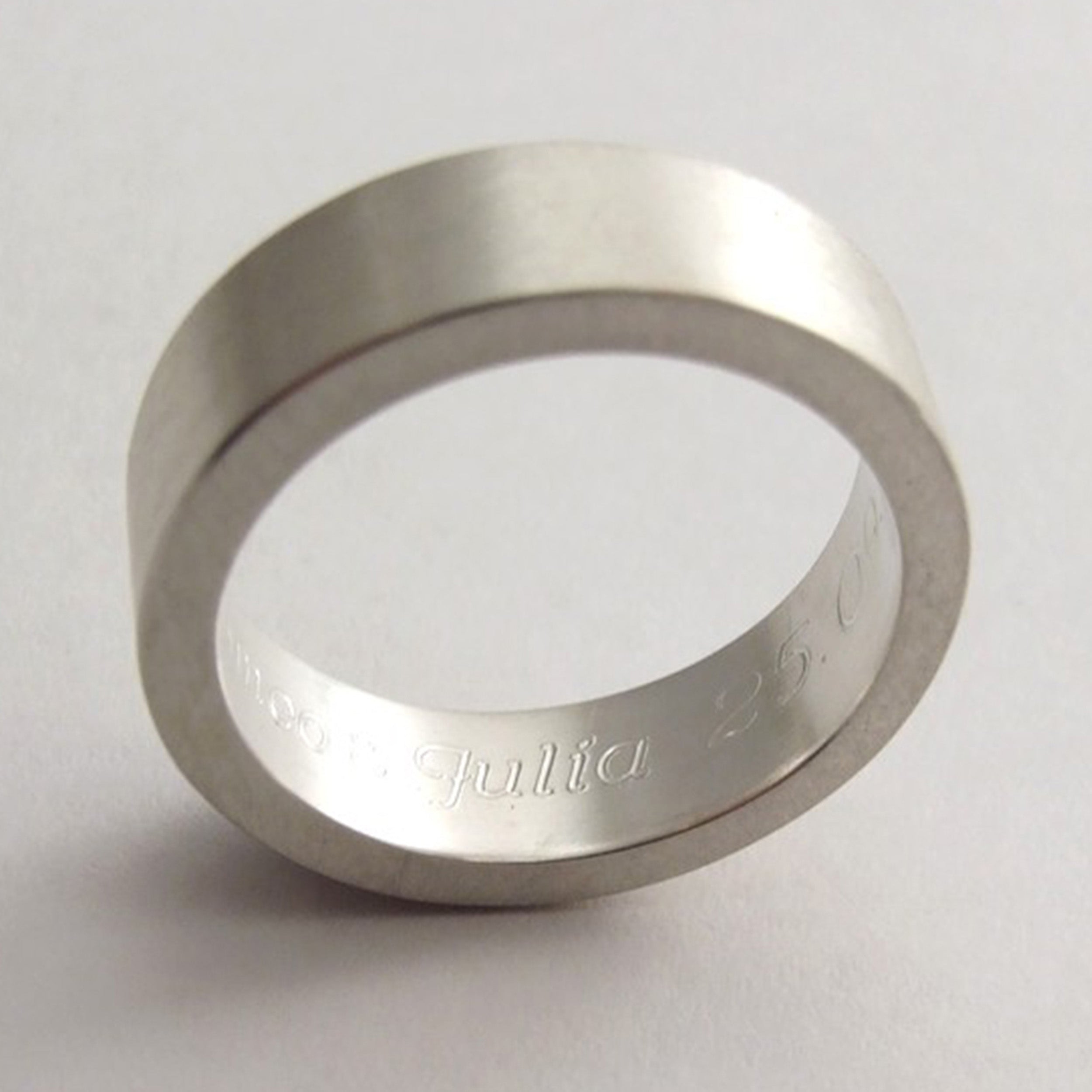 Gravur für Trauringe in Silber