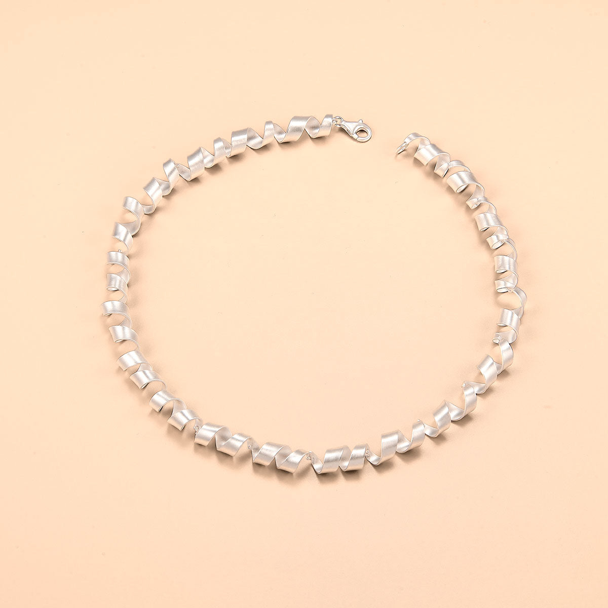 Halsschmuck von KELIM, Collier mit Spiralen