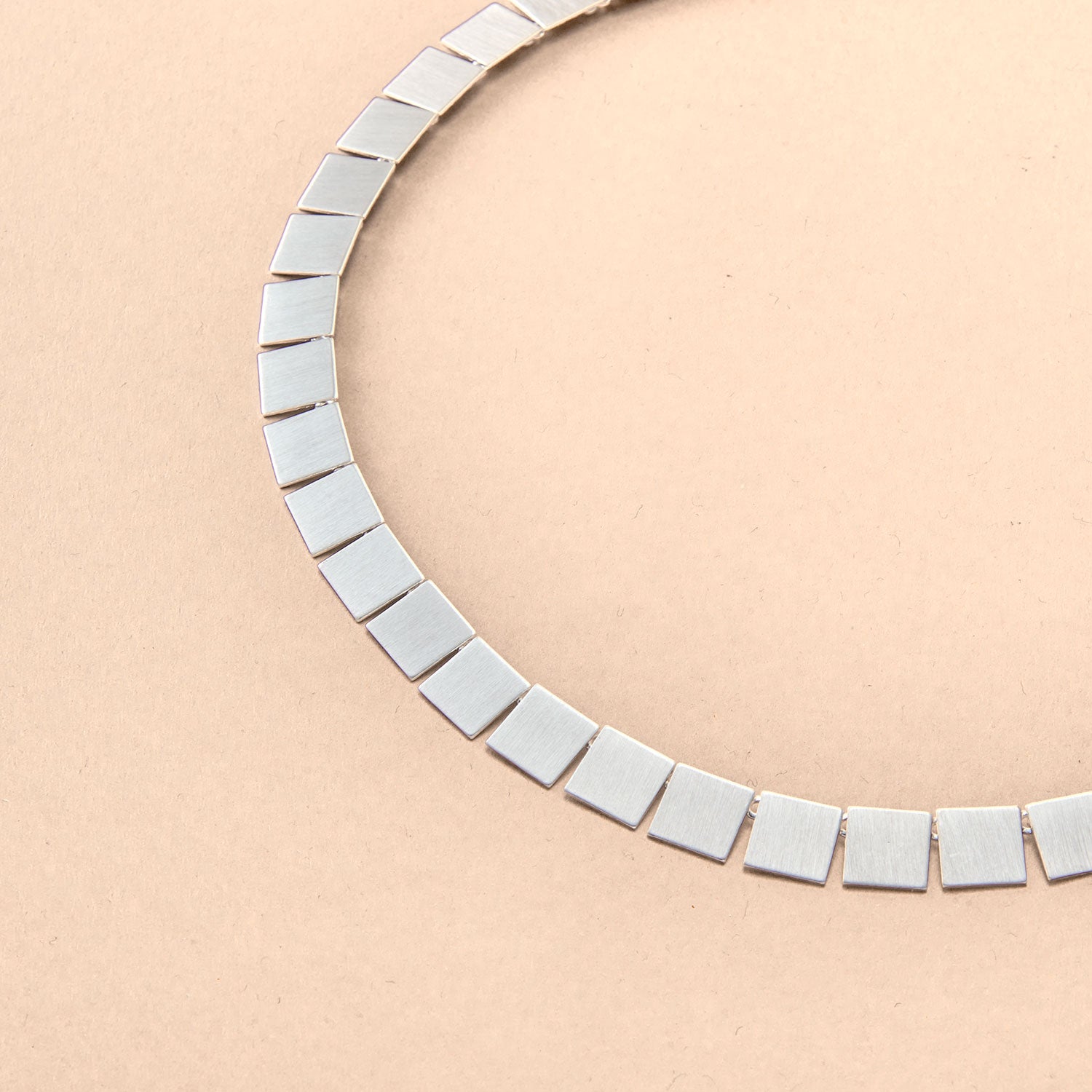 Halsschmuck von KELIM, puristisches Collier