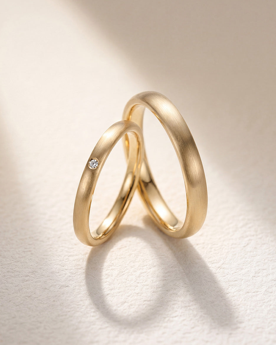 Schmale Trauringe, Gelbgold, Diamant