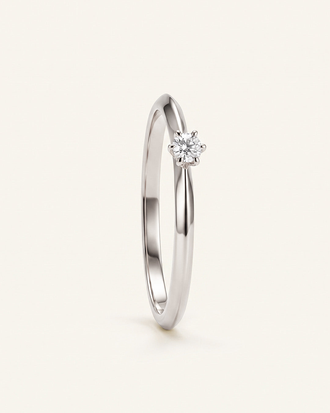Verlobungsring mit kleinem Diamanten