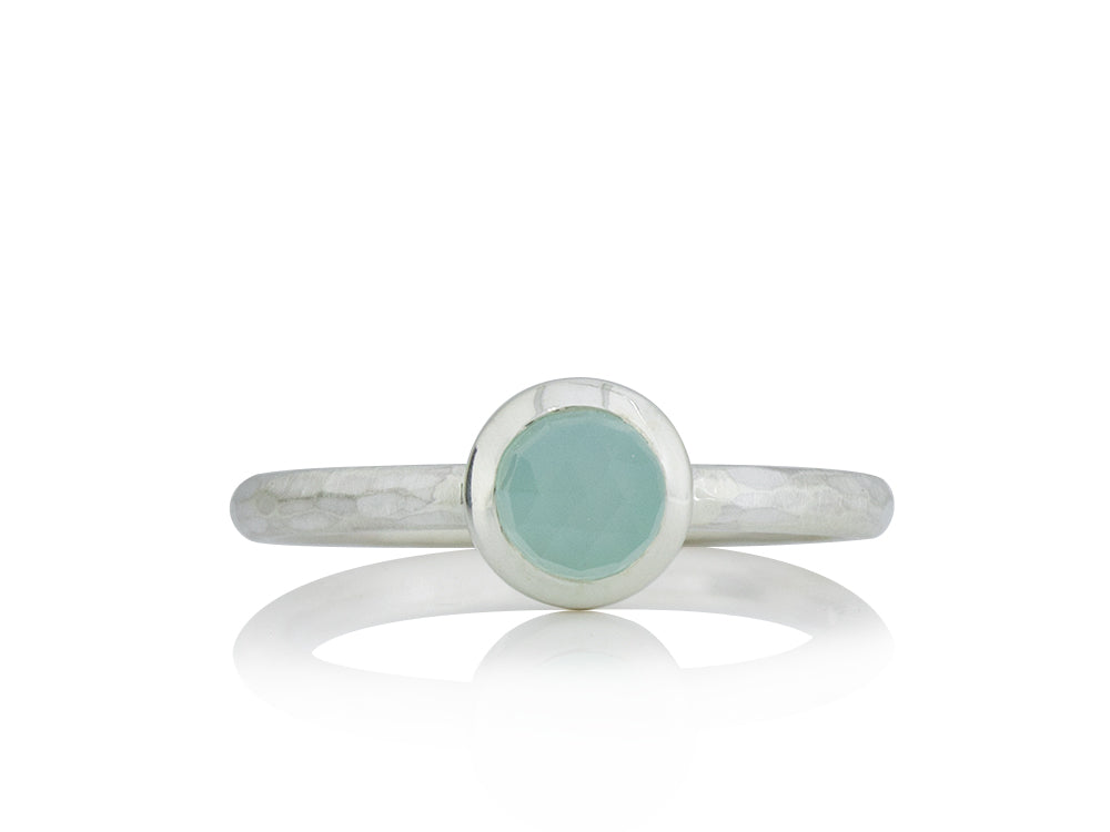 2 Silberringe im Set: quer geschmiedeter Ring, Chalcedonring