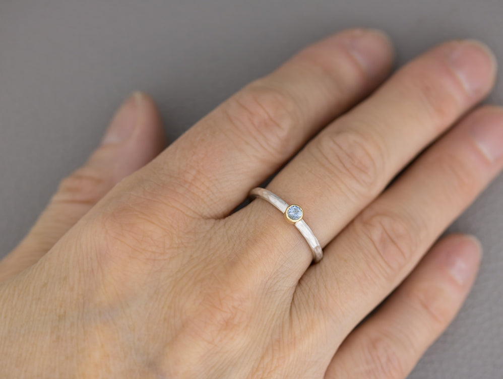 Aquamarin auf Ringschiene aus Silber