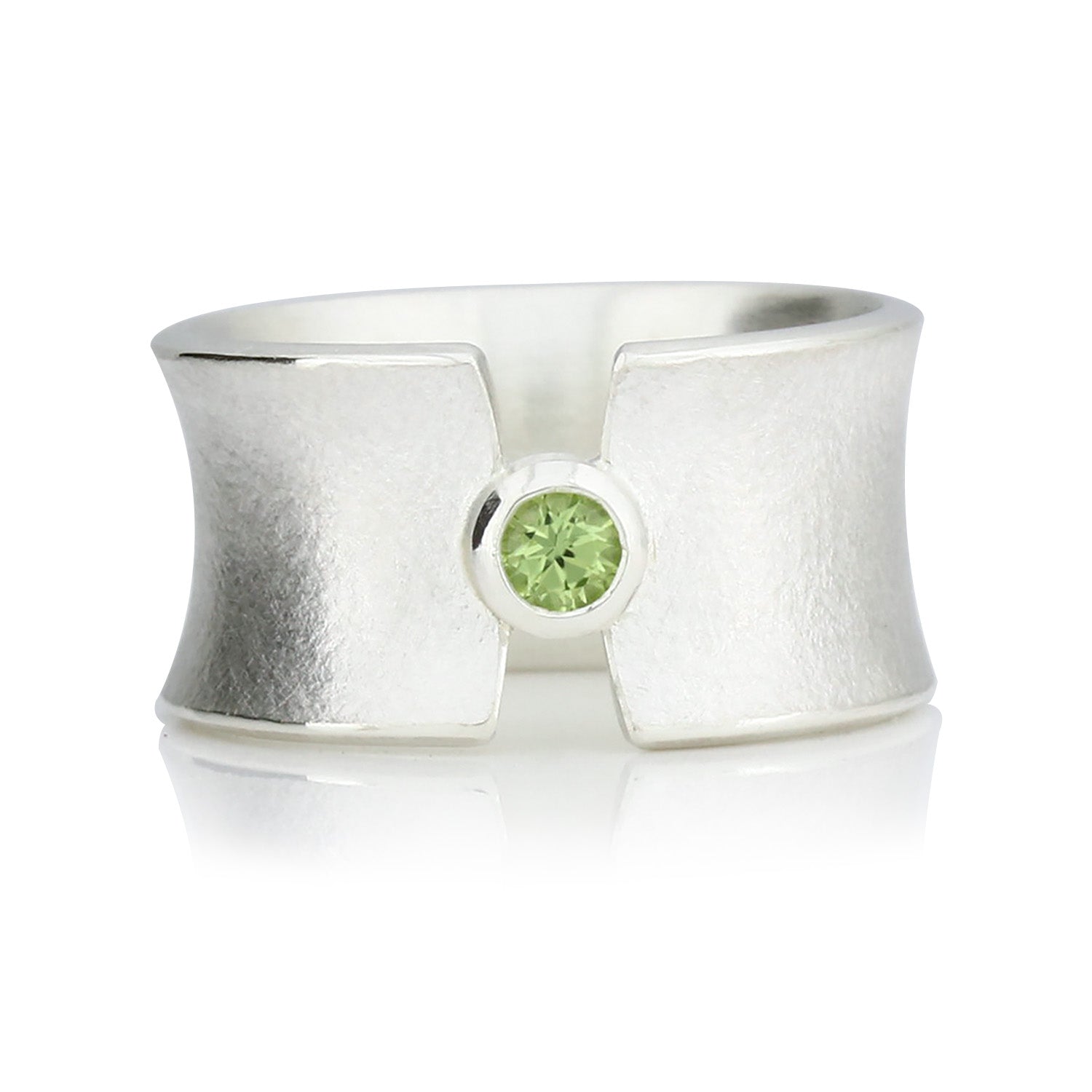 Breiter Ring mit Peridot