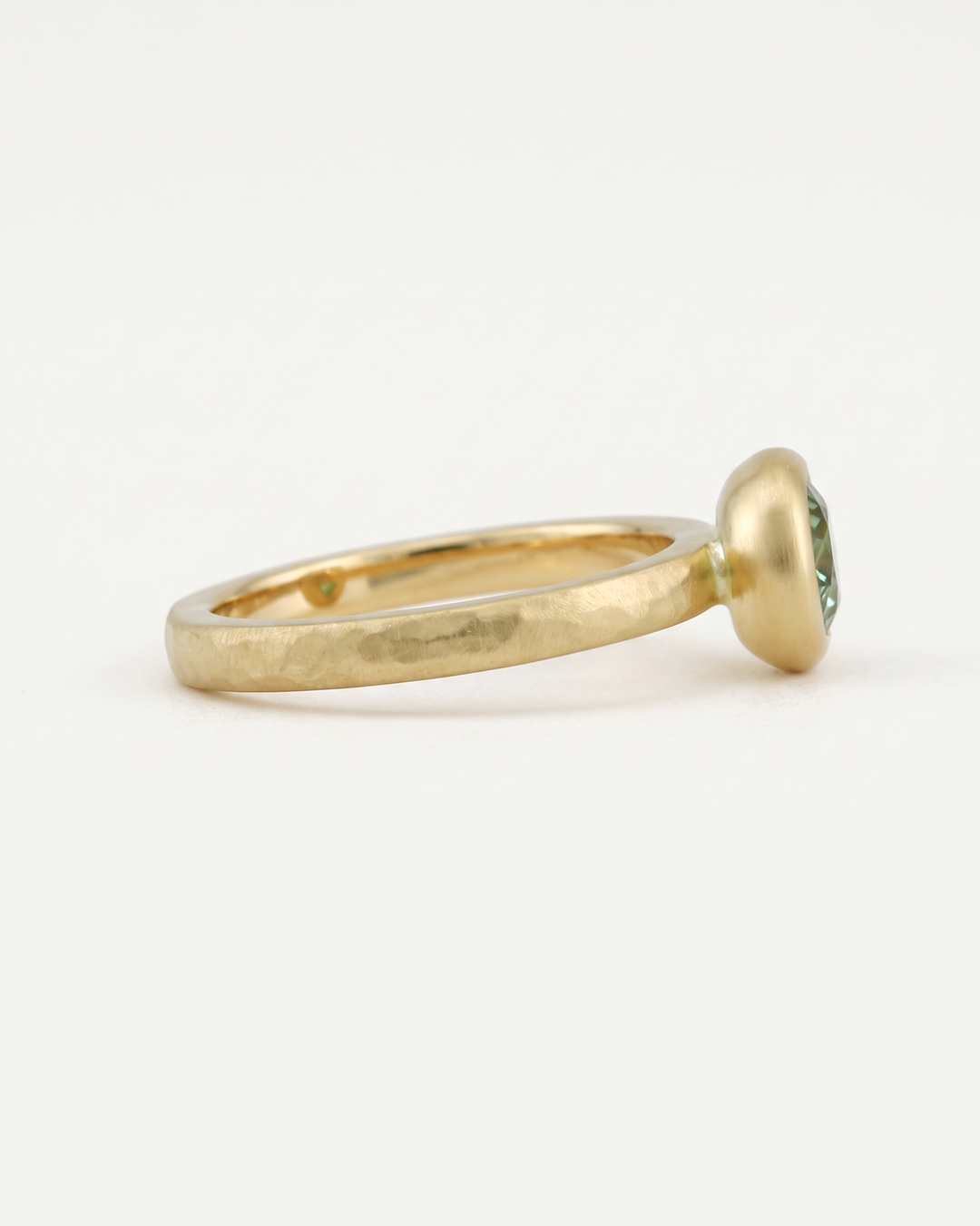 Geschmiedeter Ring in Gelbgold 750/000 mit Turmalin