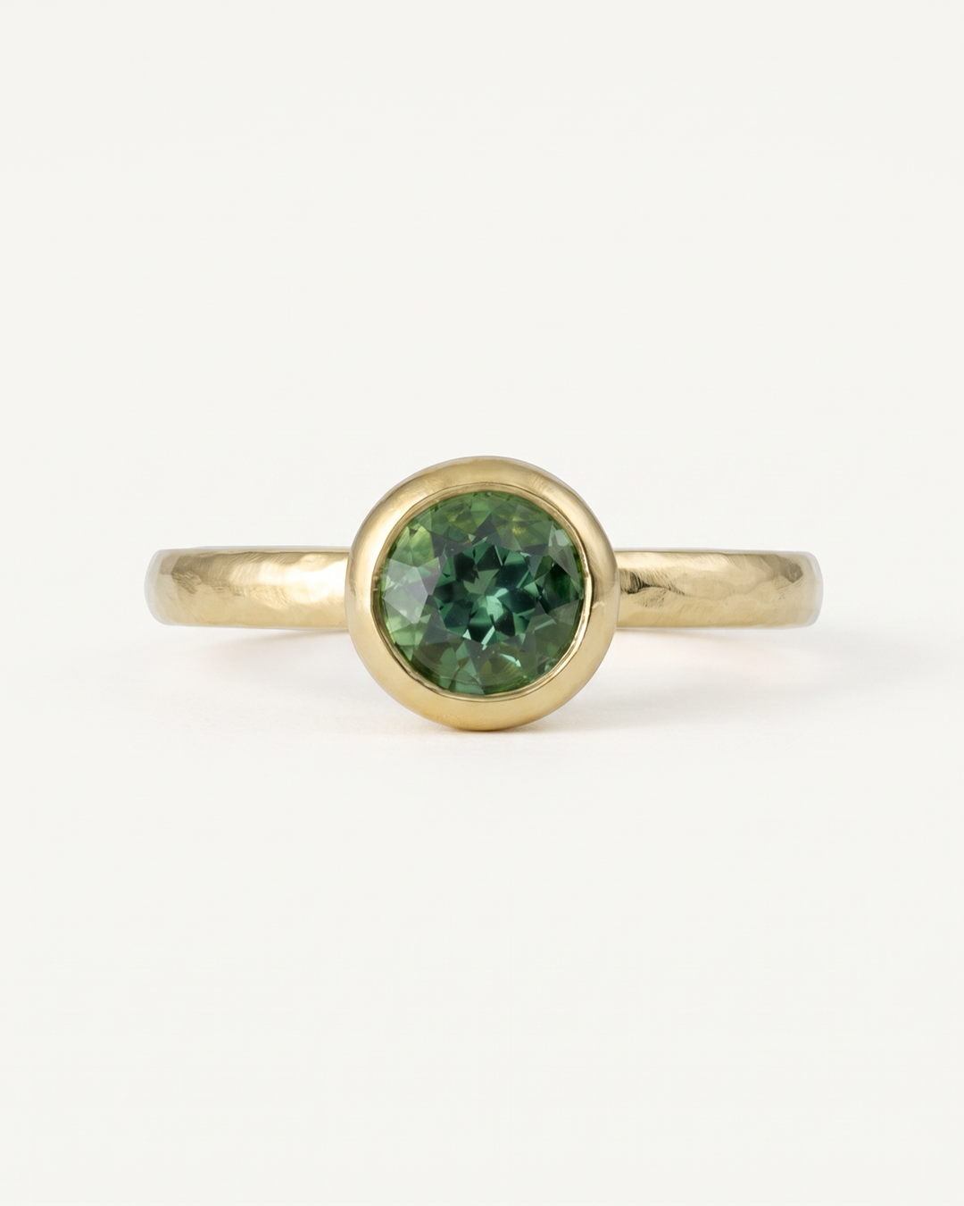 Geschmiedeter Ring in Gelbgold 750/000 mit Turmalin