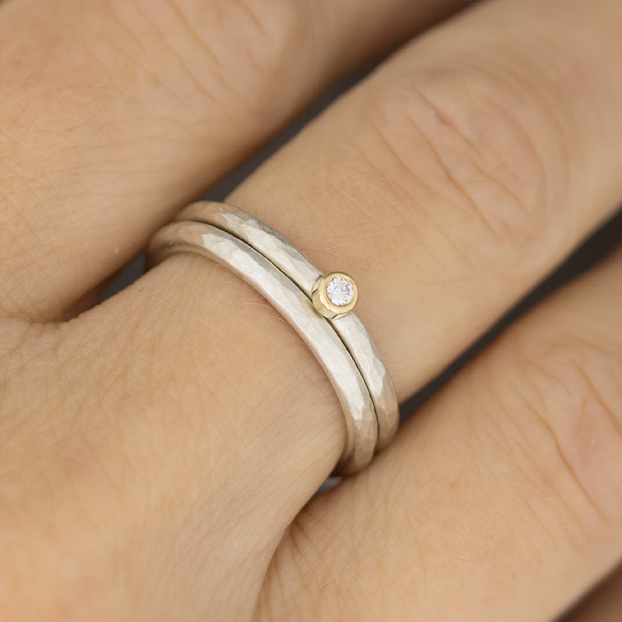 2 Silberringe im Set: Diamantring und geschmiedeter Ring