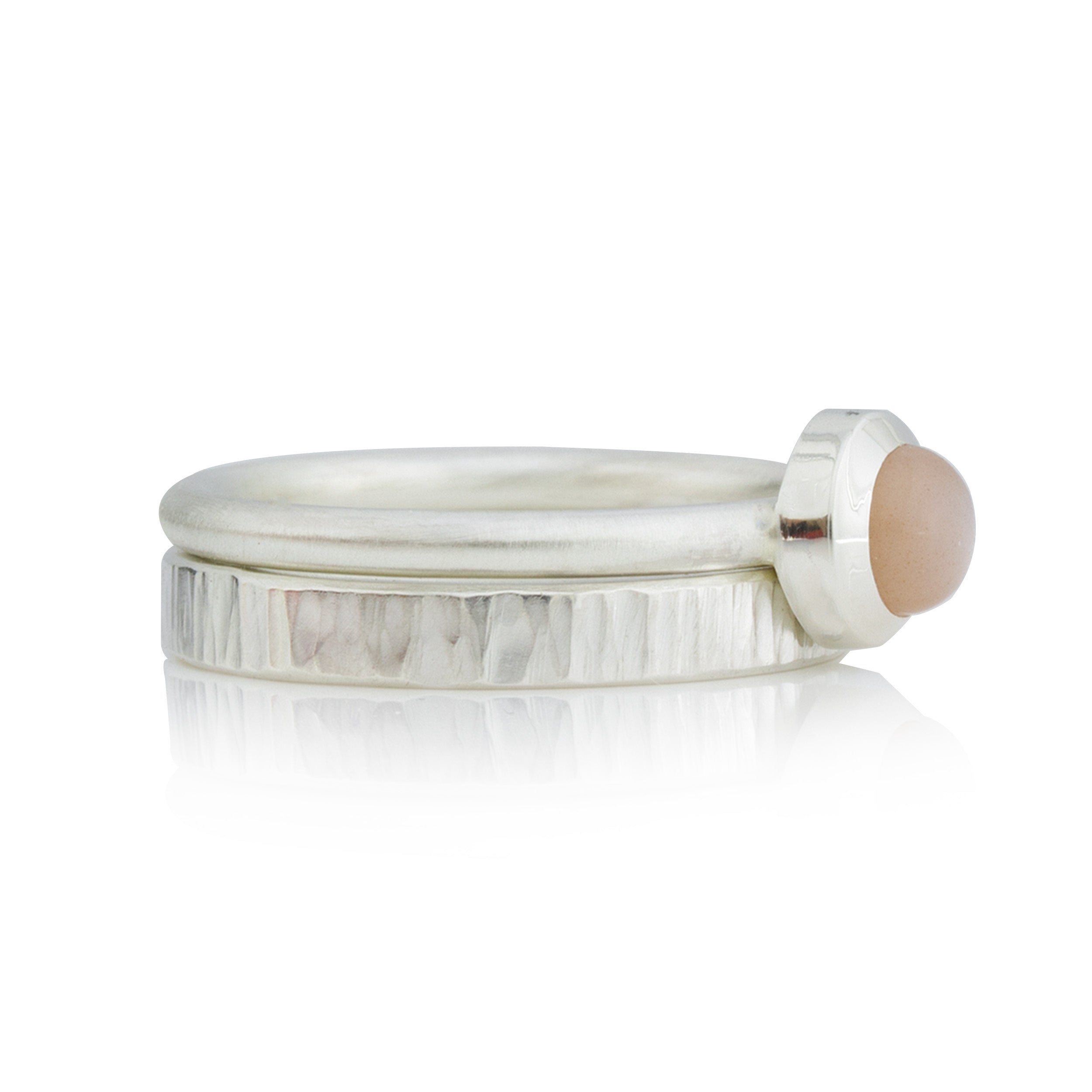 2 Silberringe im Set: quer geschmiedeter Ring, Mondsteinring rosa