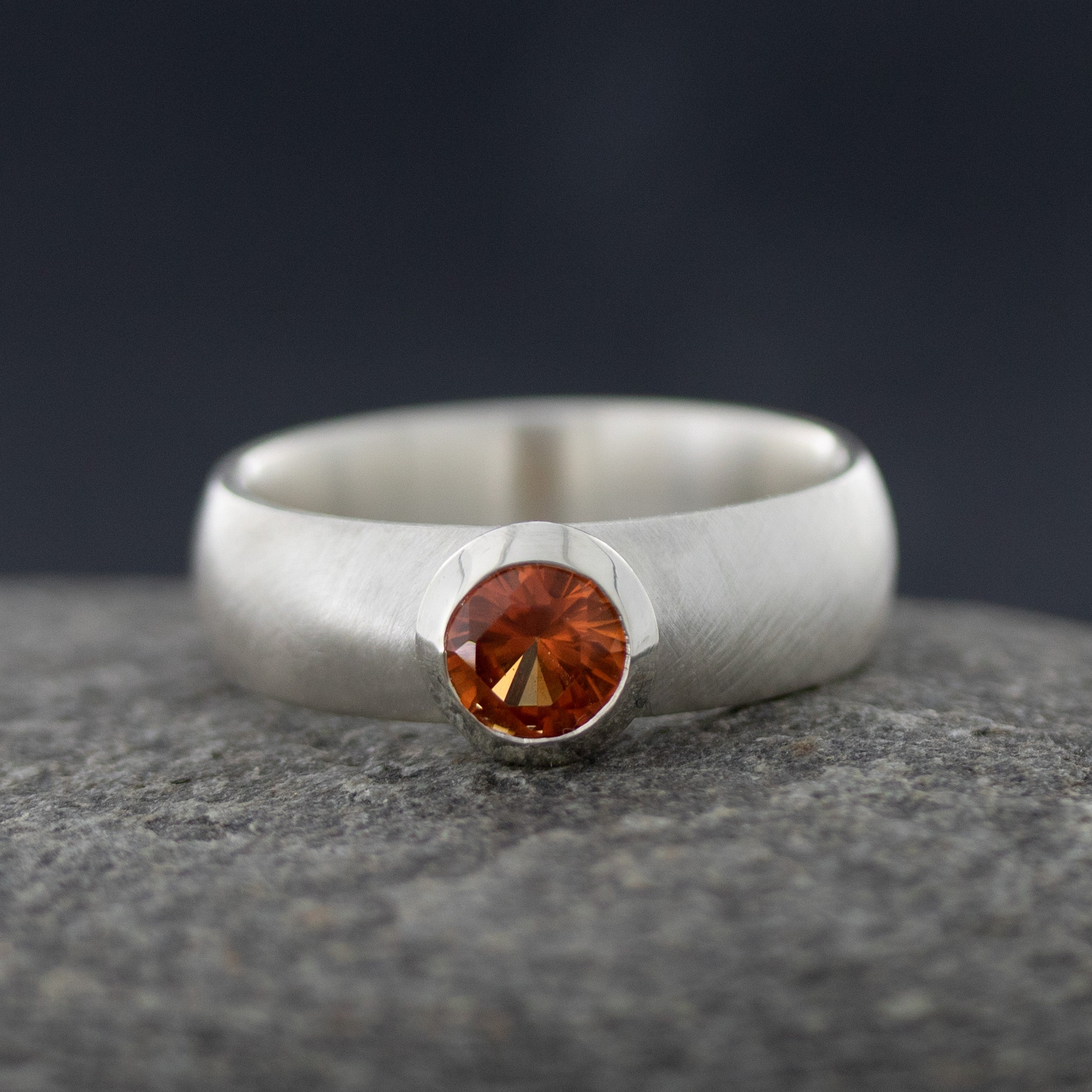 Ring mit Padparadscha, synth.
