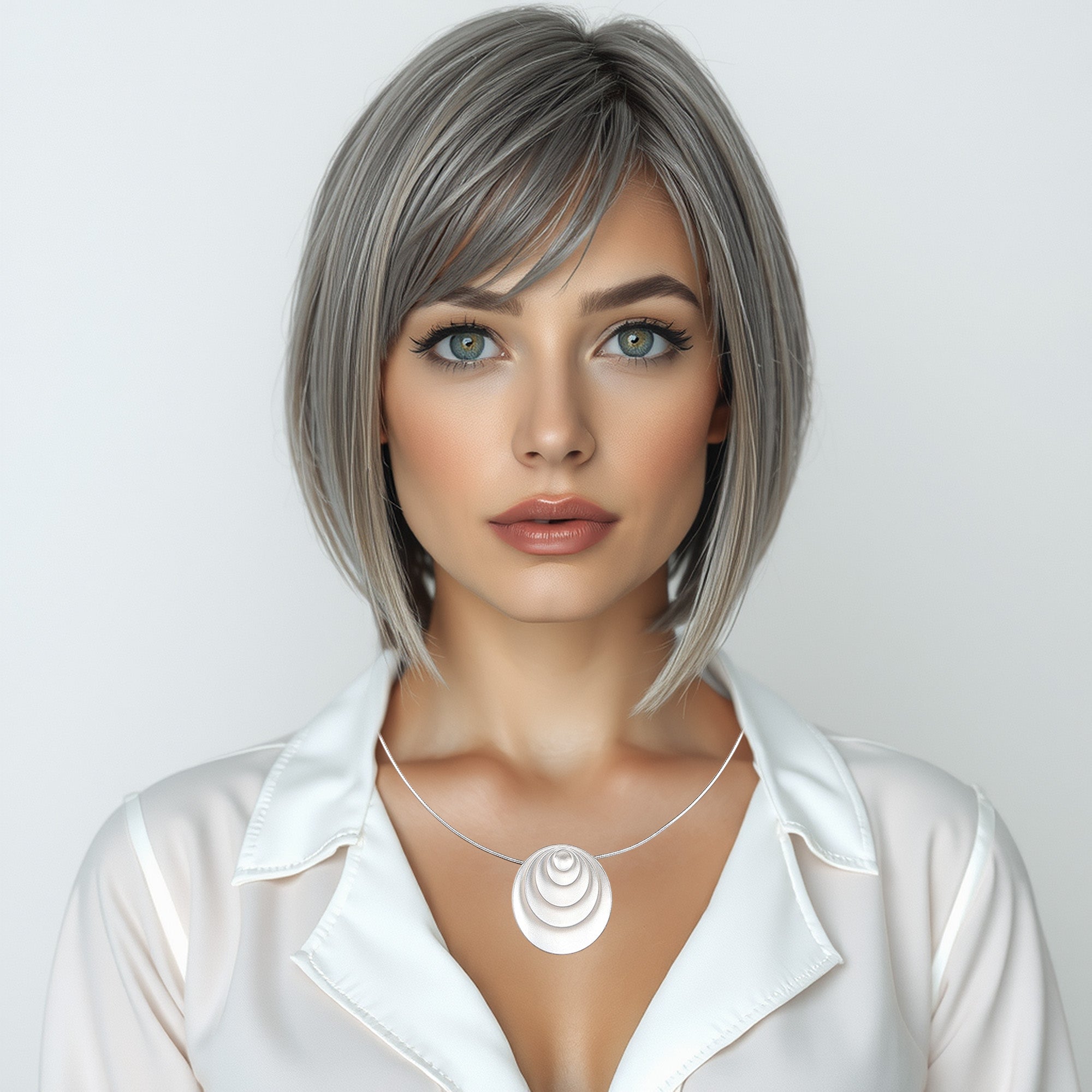 Kette mit großem Anhänger, Silber, mehrlagig, runde Form. Schmuck Saarland,  Elke Mitscha Trauringe und Schmuck.