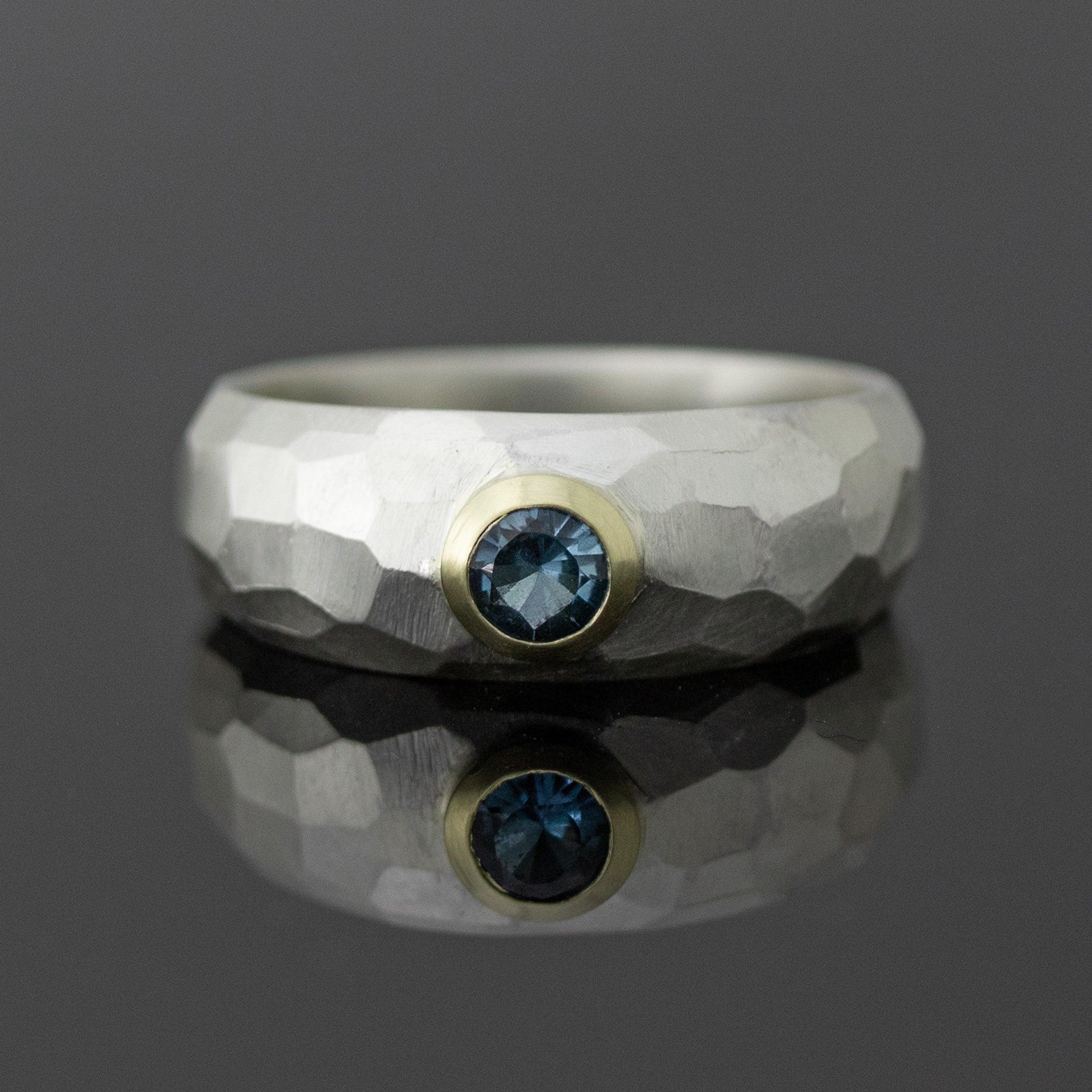 Gr. 56 - Facettenreicher Ring mit Londonblue-Topas