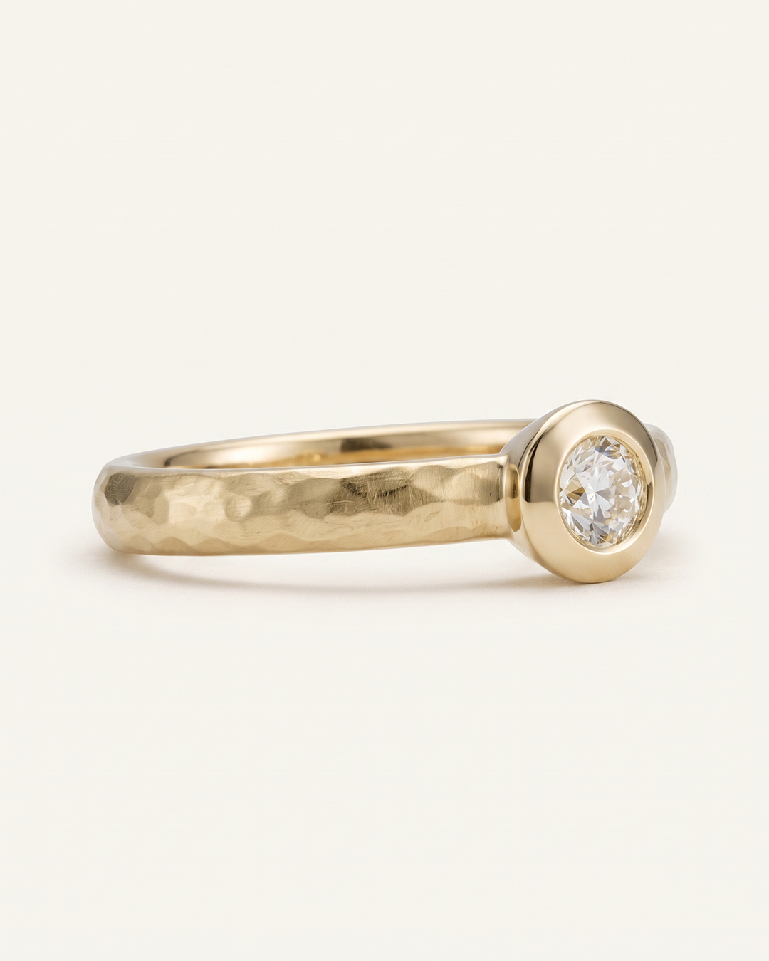 Gelbgold, geschmiedet, Diamant 0,25ct