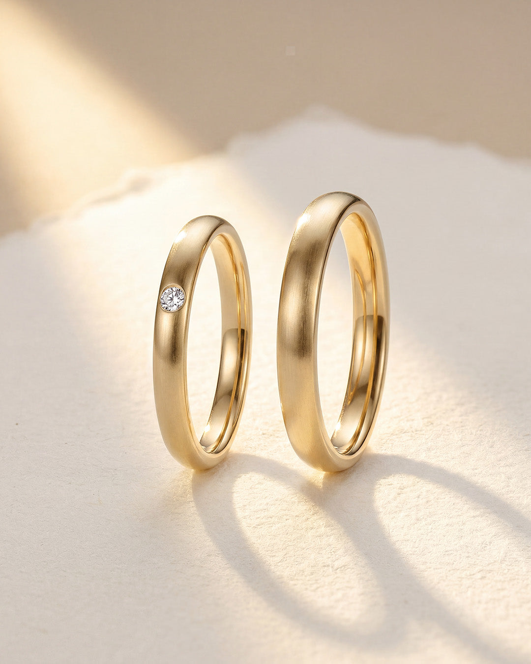 Schmale Trauringe, Gelbgold, Diamant
