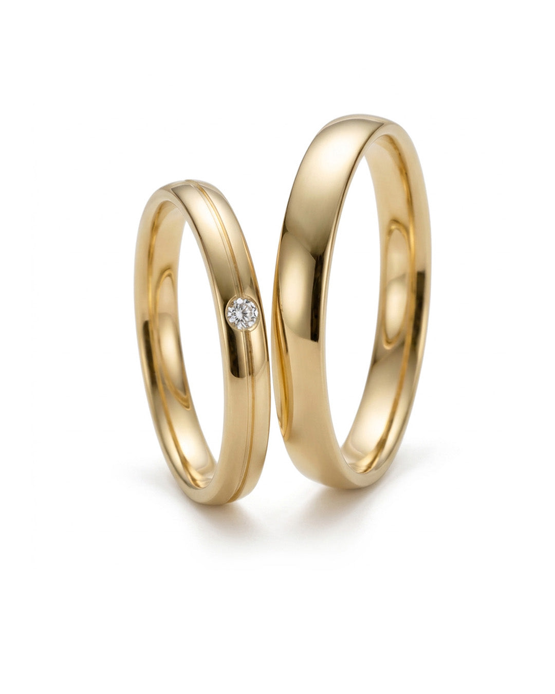 Klassische Trauringe/Eheringe in Gelbgold  mit 0,015 ct. Brillant tw, vsi