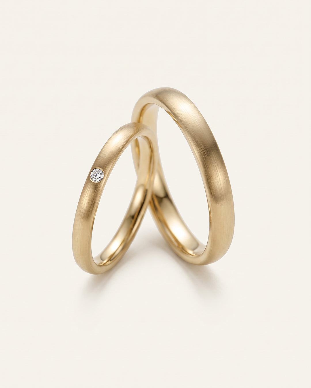 Schmale Trauringe, Gelbgold, Diamant