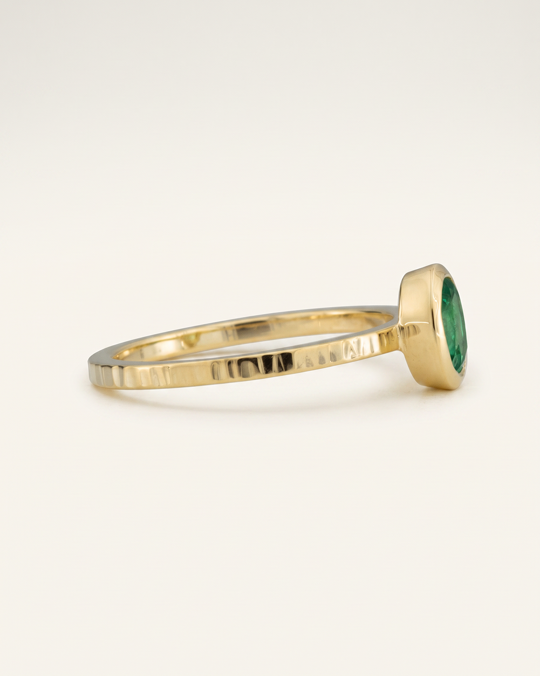 Goldring mit Turmalin, geschmiedet