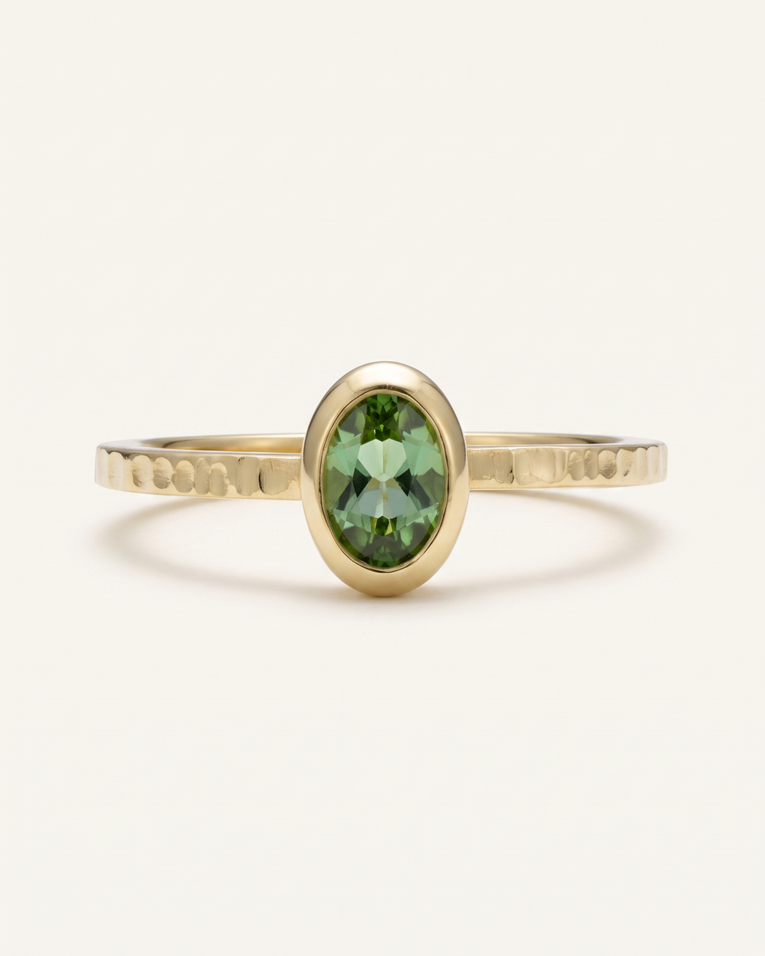 Goldring mit Turmalin, geschmiedet