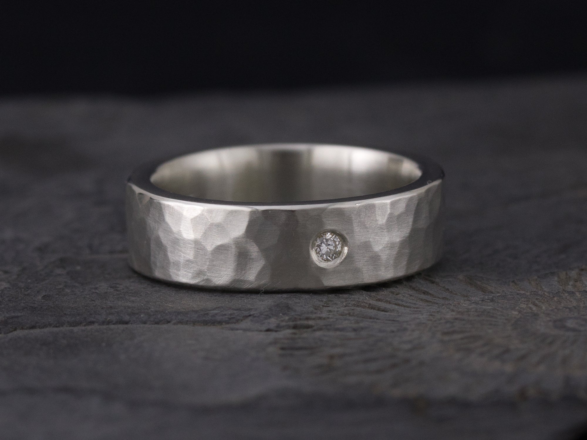 5,5 mm Silberring mit Diamant - geschmiedet, mattiert